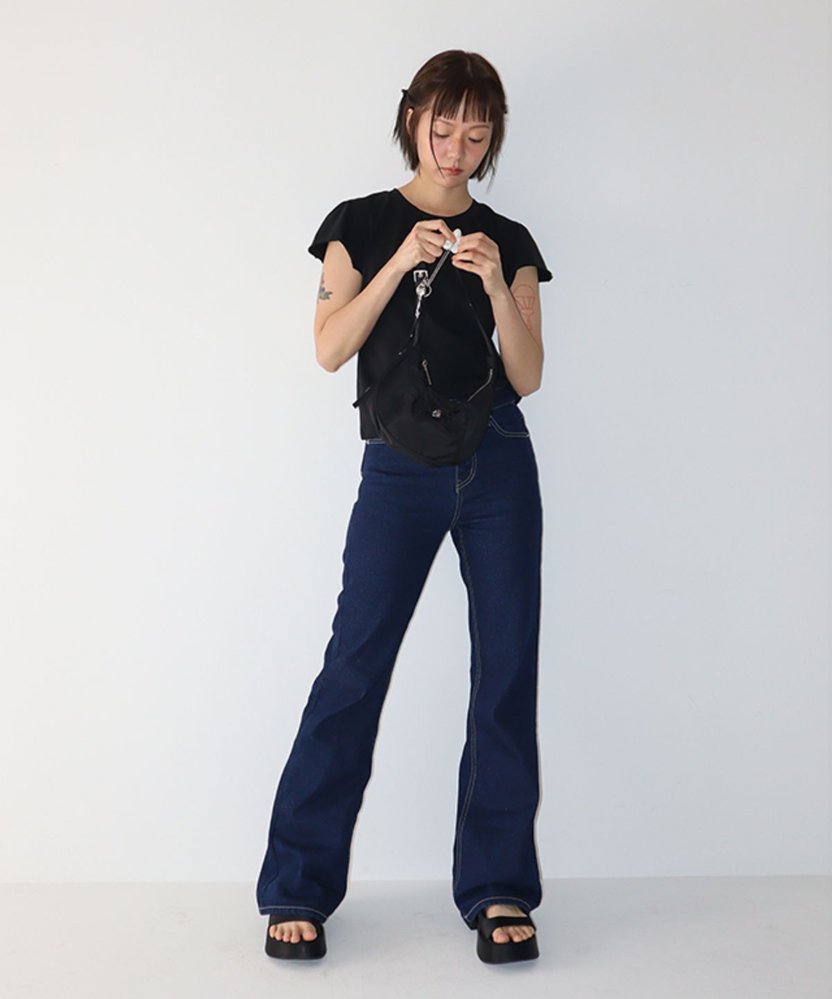 론론(RONRON) BACK HEART STITCH POCKET BOOTSCUT DENIM PANTS INDIGO BLUE (NONFADE)