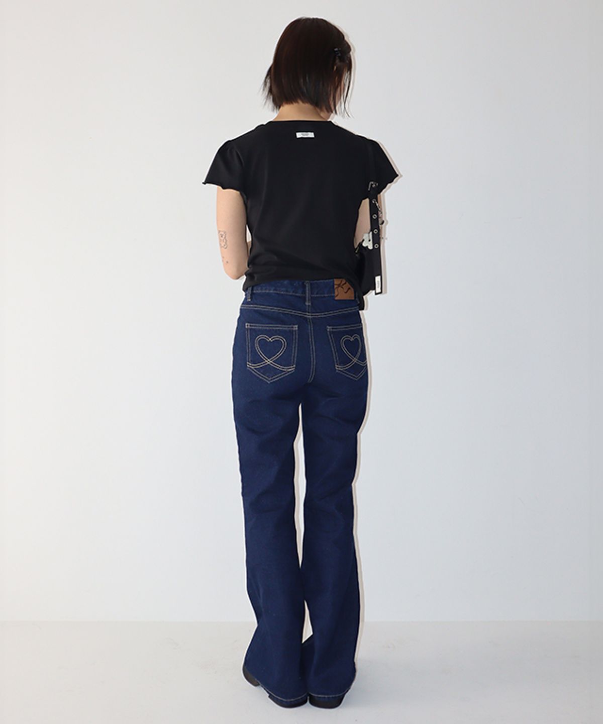론론(RONRON) BACK HEART STITCH POCKET BOOTSCUT DENIM PANTS INDIGO BLUE (NONFADE)