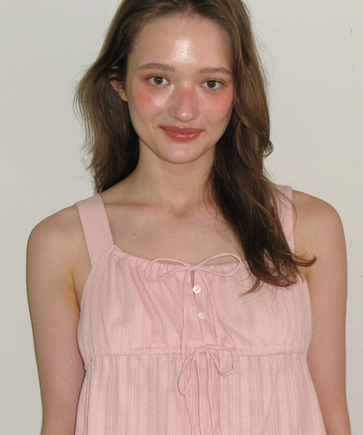 론론(RONRON) MILKY TIE SHIRRING SLEEVELESS DRESS SOFT PINK