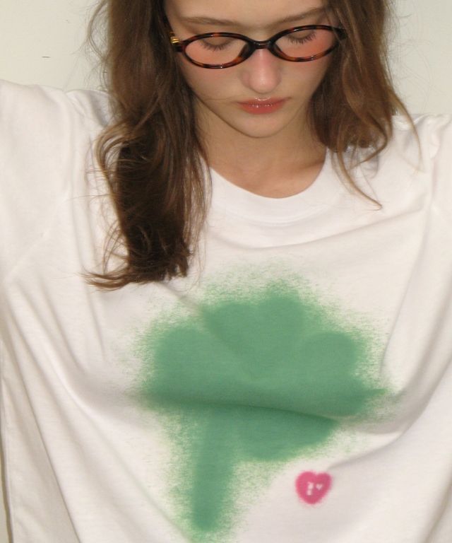 Tシャツ・カットソー RONRON AIRBRUSH CLOVER T SHIRT WHITE RR25BST4296WH RONRON AIRBRUSH CLOVER T SHIRT WHITE RR25BST4296WH (RONRON/T