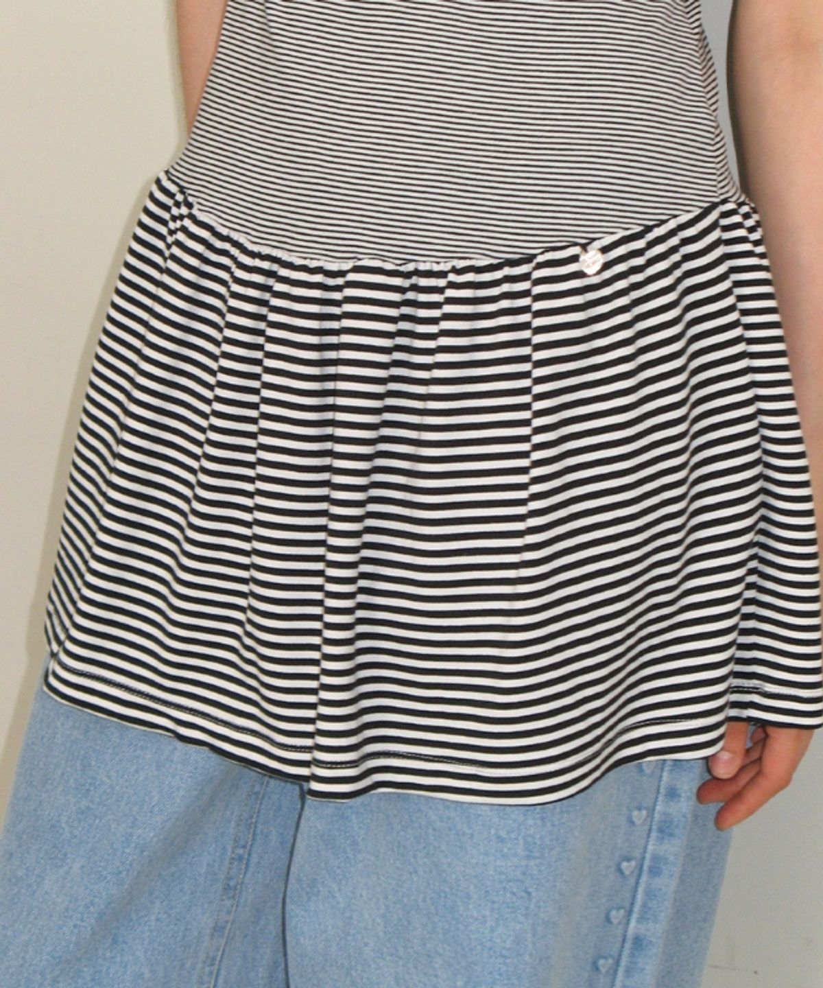 론론(RONRON) MULTI LAYERED T SHIRT DRESS BLACK STRIPE
