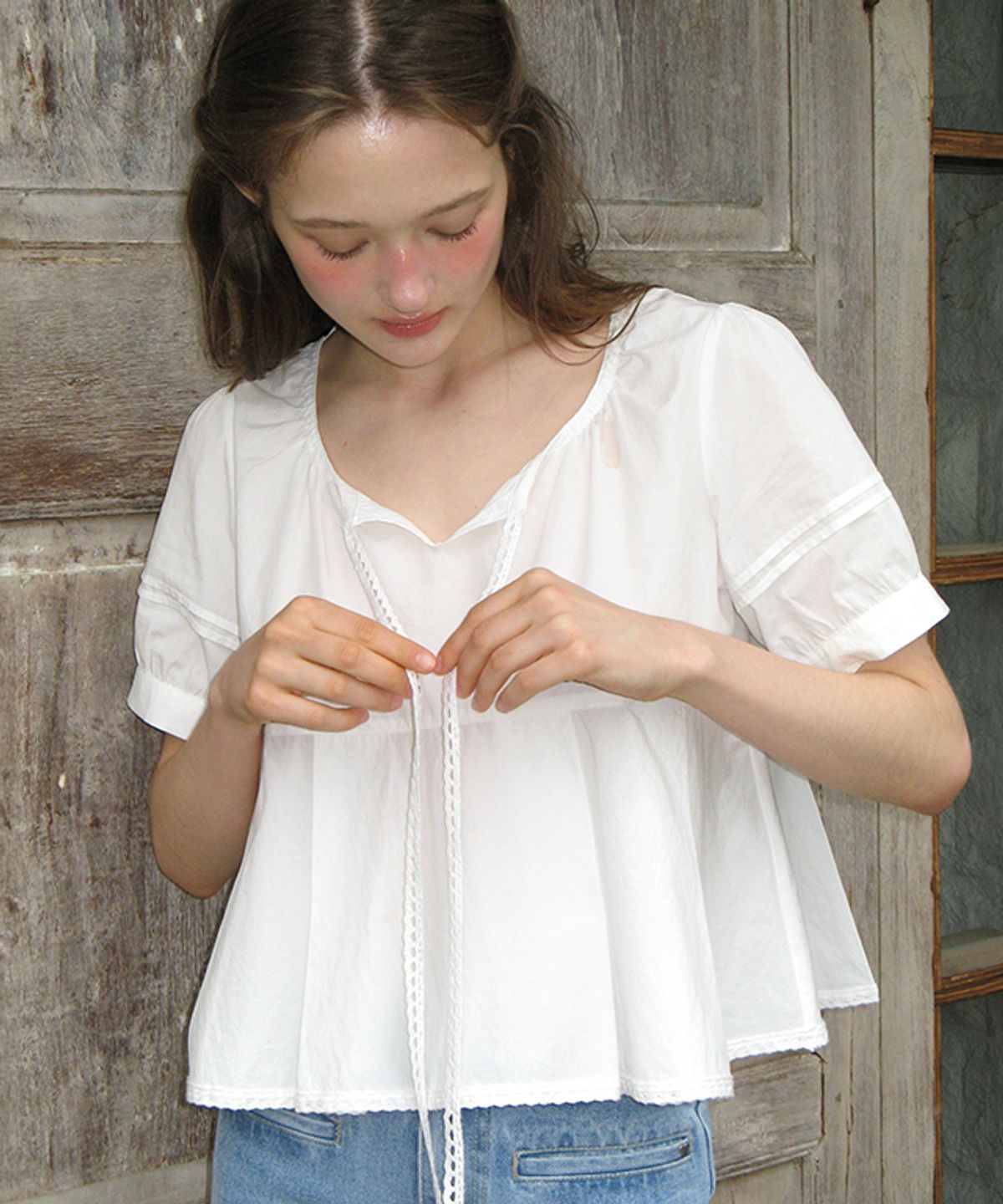 론론(RONRON) RIBBON TIE PLEATED PEPLUM BLOUSE WHITE
