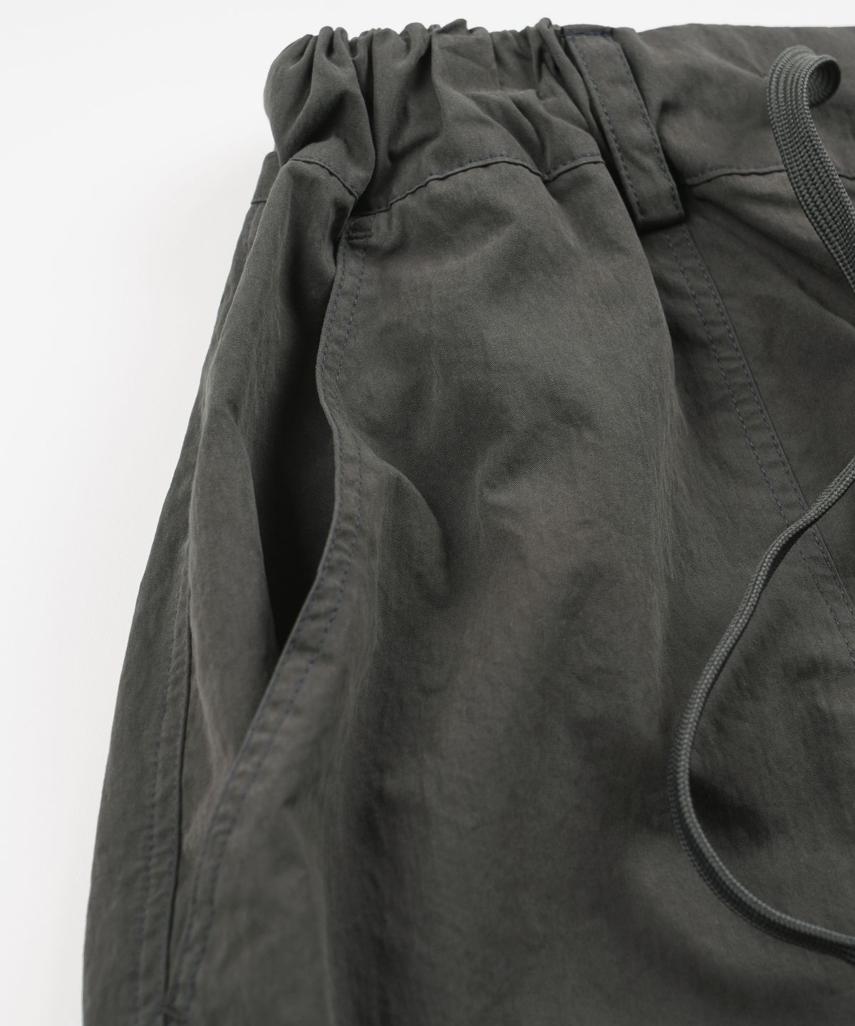 프리즘웍스(FRIZMWORKS) CN NIB FATIGUE SHORTS _ CHARCOAL