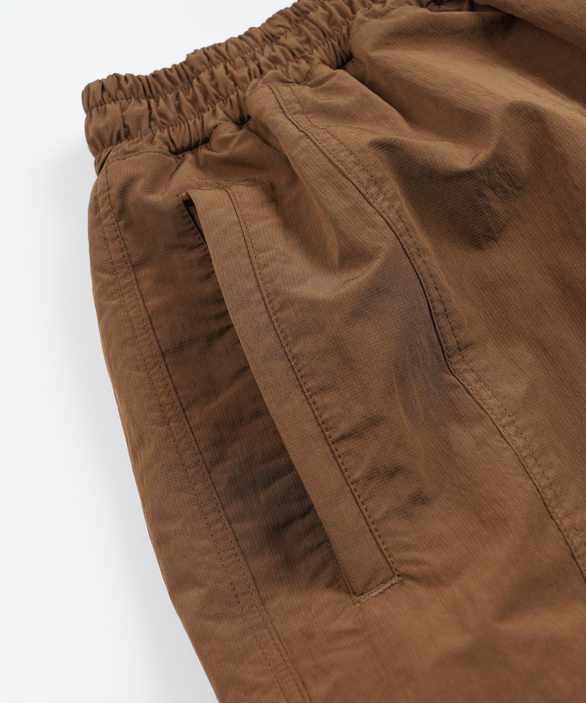 프리즘웍스(FRIZMWORKS) NYLON UTILITY POCKET SHORTS _ BROWN