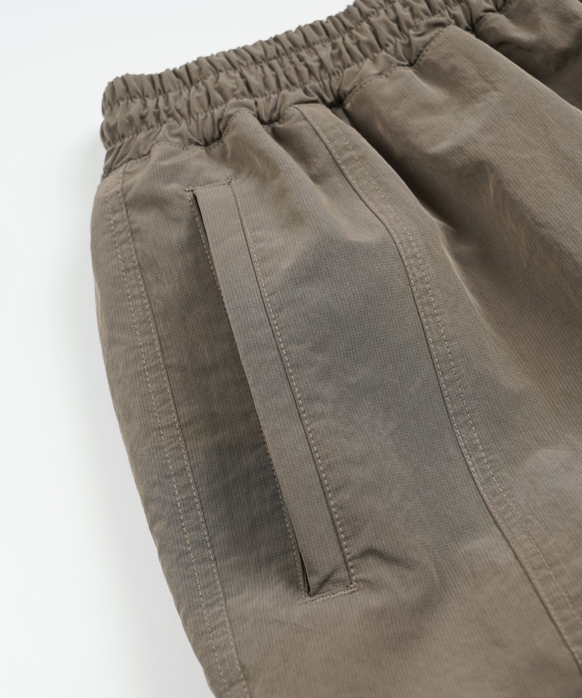 프리즘웍스(FRIZMWORKS) NYLON UTILITY POCKET SHORTS _ MUD
