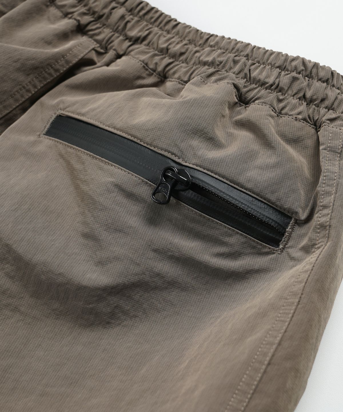 프리즘웍스(FRIZMWORKS) NYLON UTILITY POCKET SHORTS _ MUD