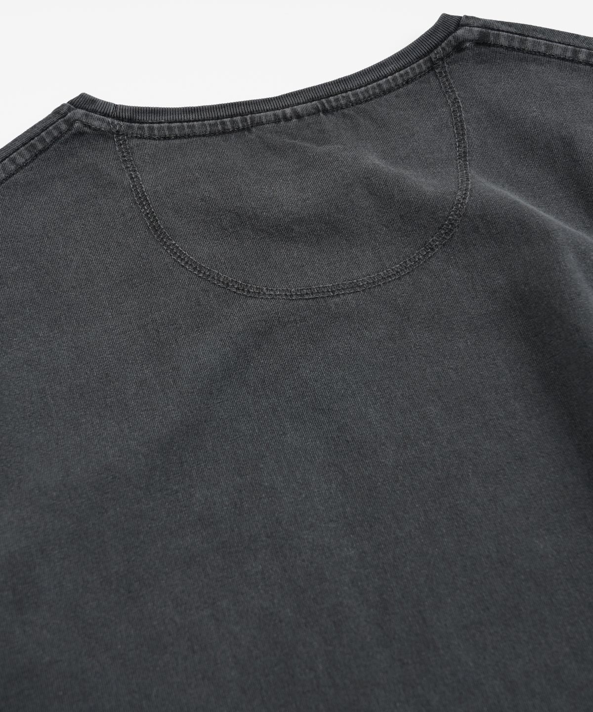 프리즘웍스(FRIZMWORKS) COVER STITCH PIGMENT DYEING TEE _ CHARCOAL