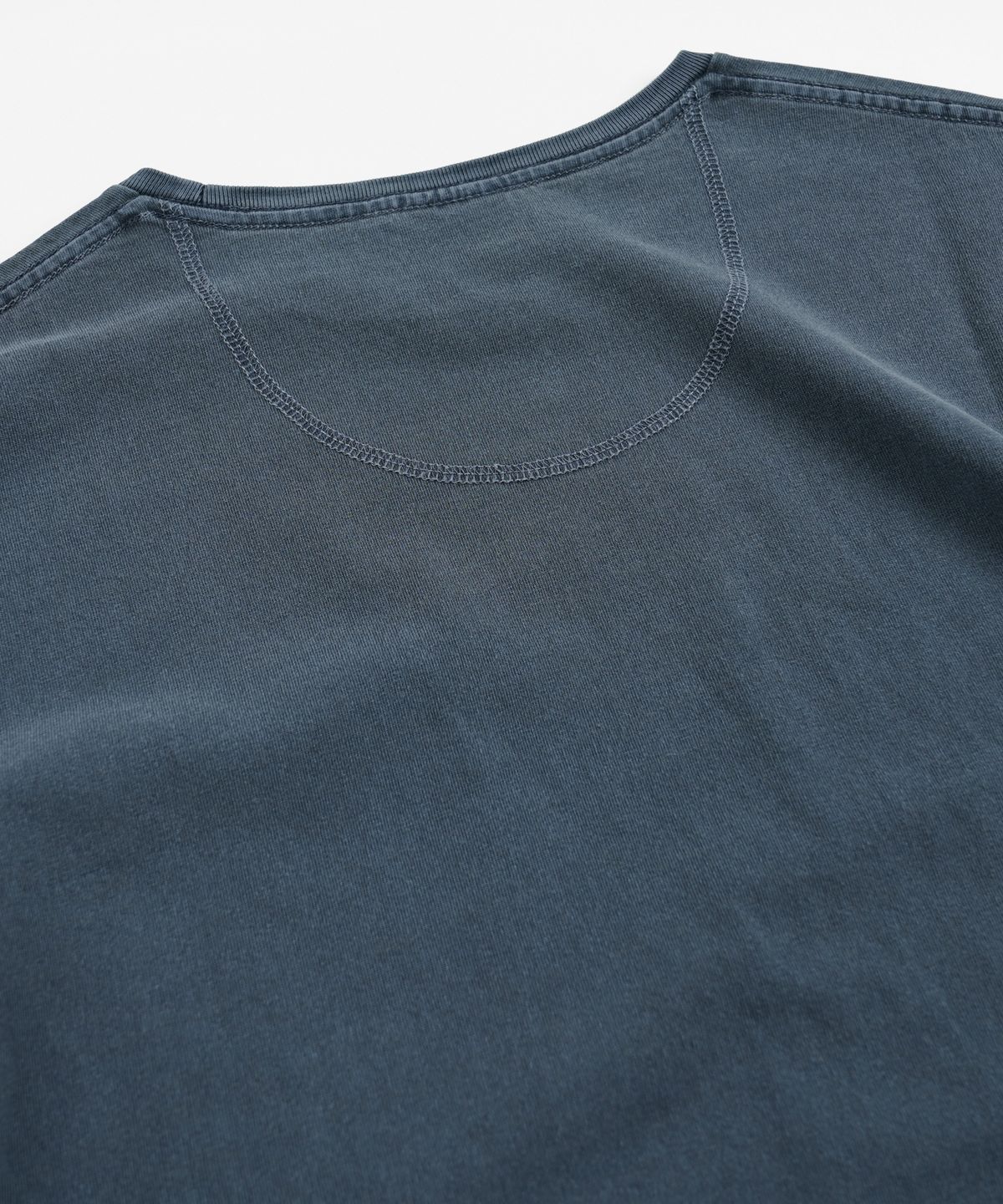 프리즘웍스(FRIZMWORKS) COVER STITCH PIGMENT DYEING TEE _ NAVY