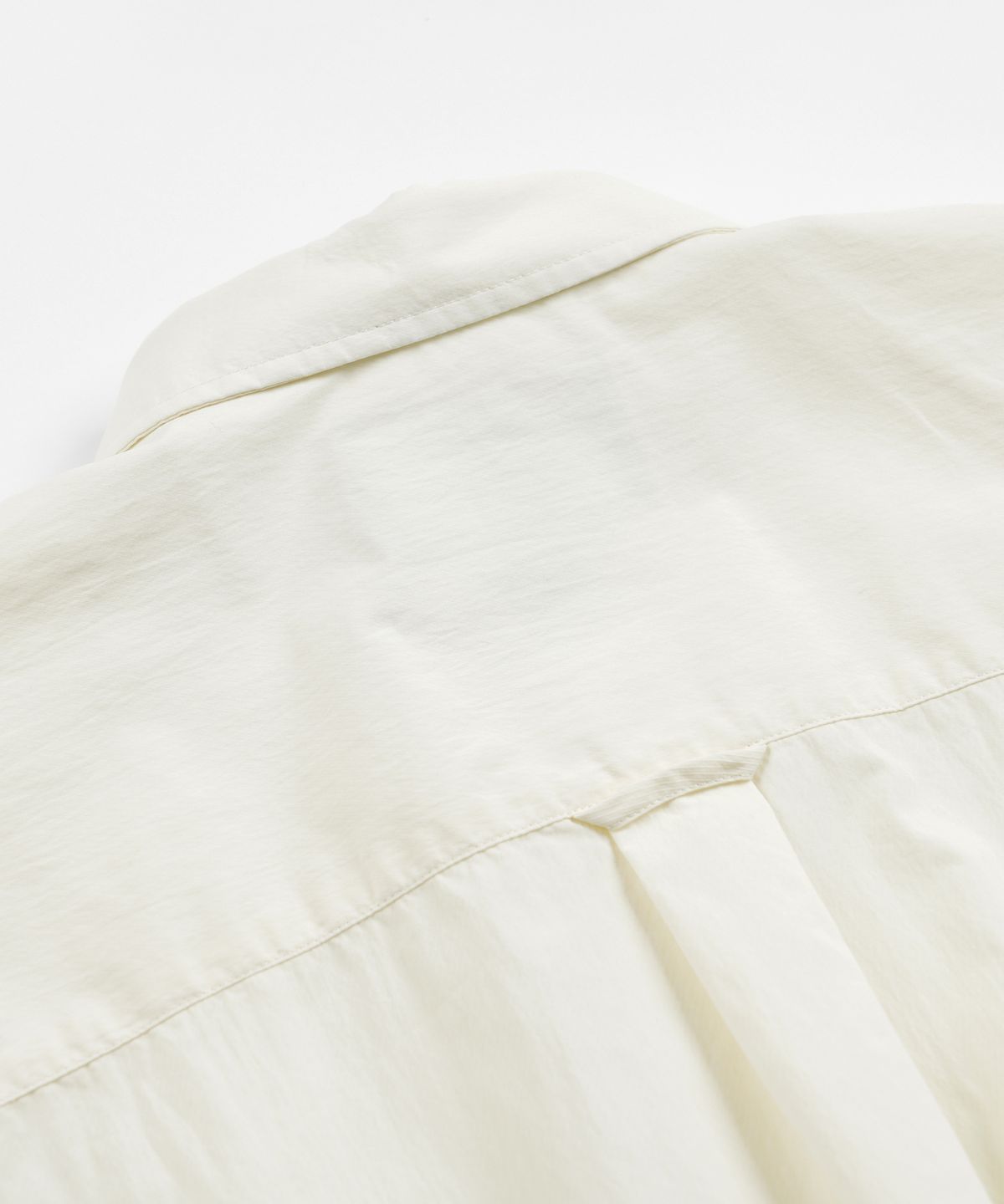 프리즘웍스(FRIZMWORKS) FEATHER CN RELAXED HALF SHIRT _ IVORY