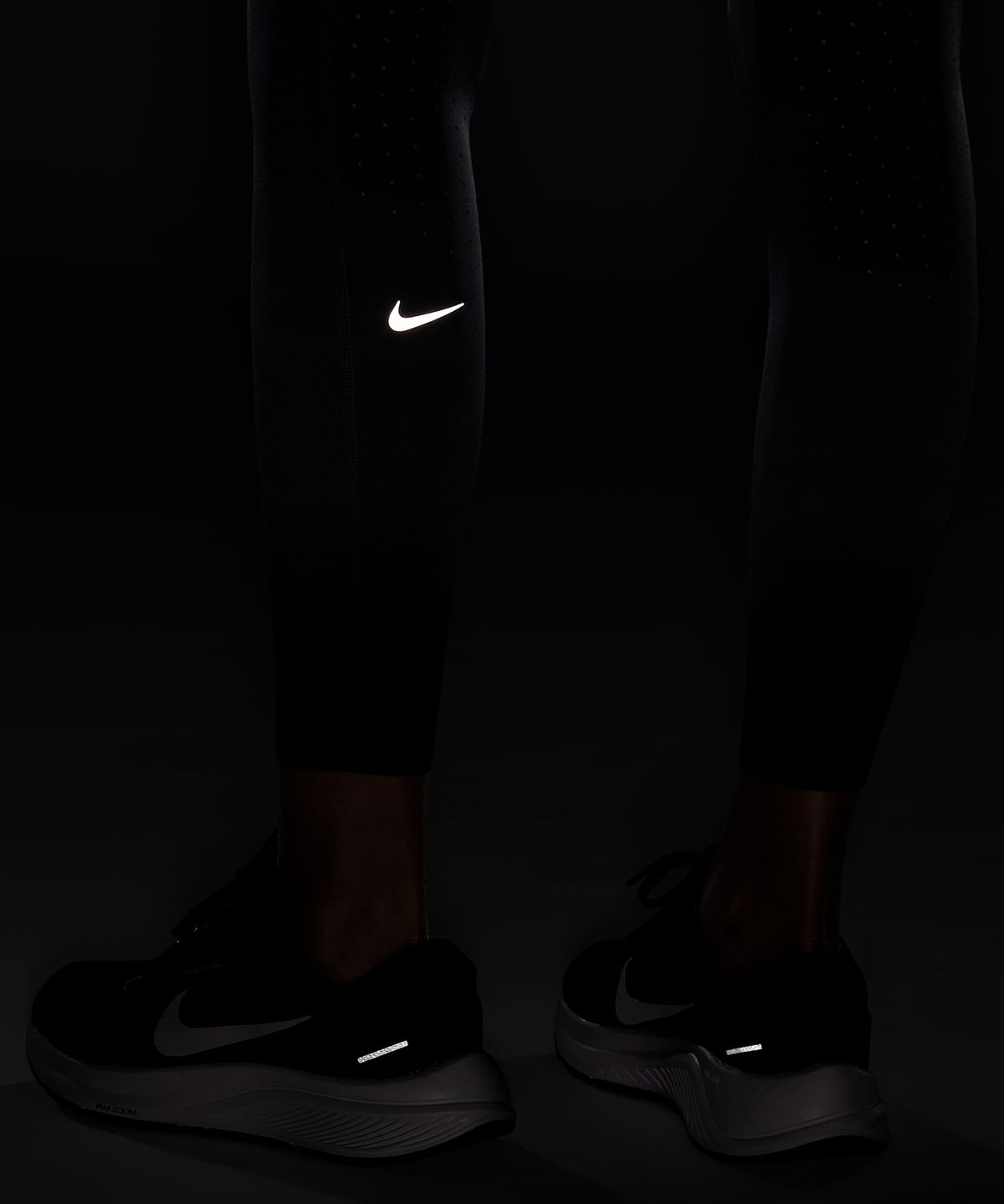 나이키(NIKE) 스위프트 하이웨이스트 7/8 포켓 러닝 레깅스 W - 블랙 / HJ2253-010