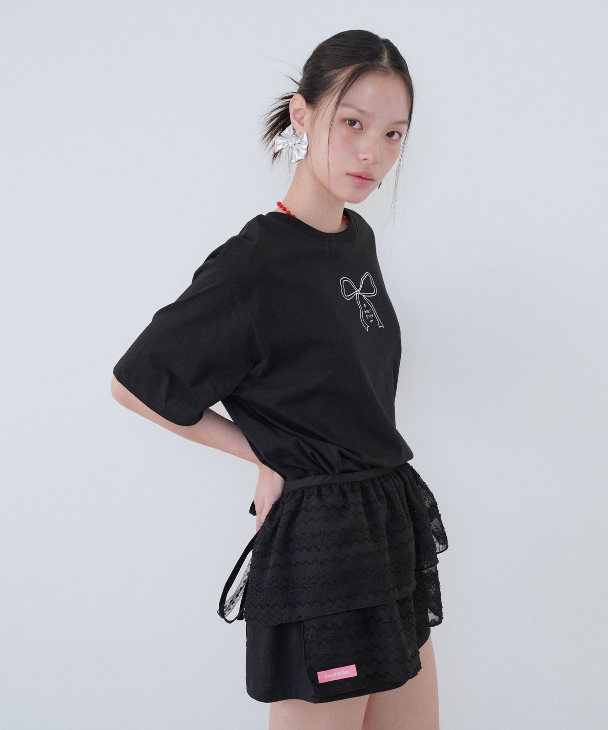스윗비터(SWEET BITTER) [SET] 리본 티셔츠 & 쉬폰 랩스커트_블랙