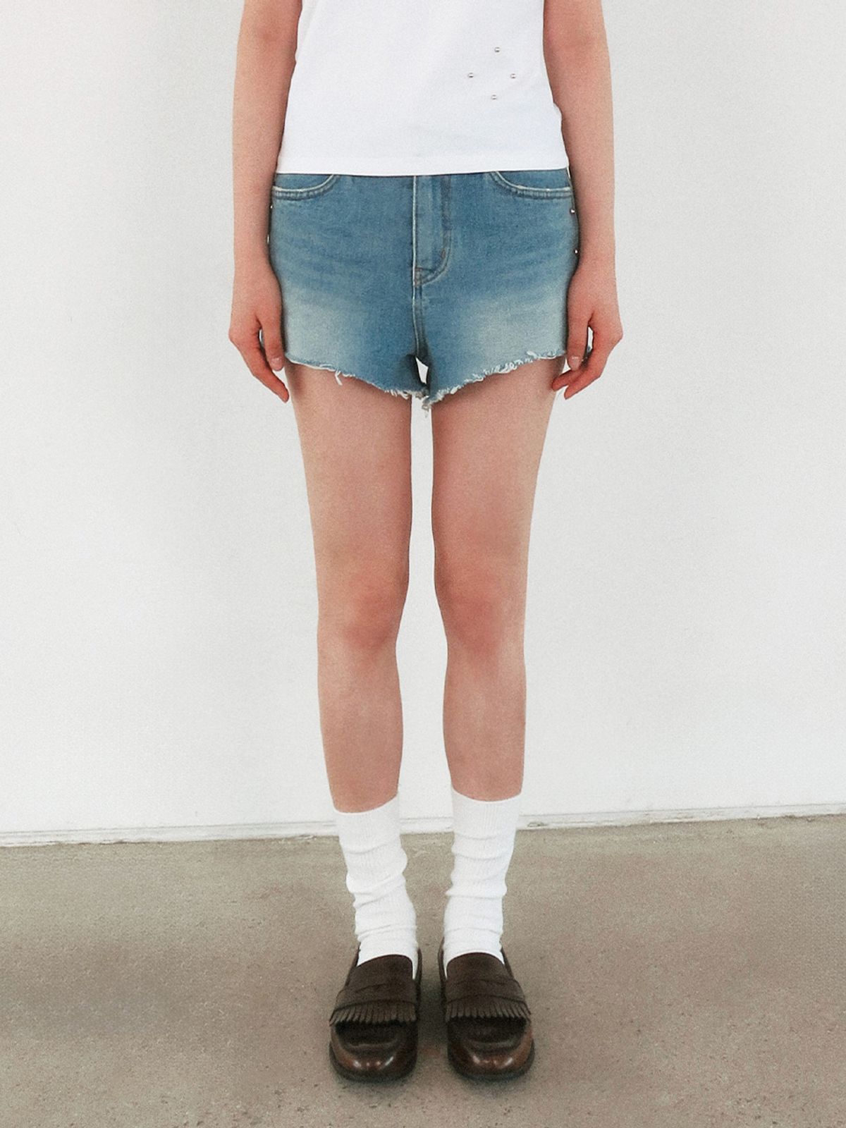 기준(KIJUN) Studded Denim Shorts Light Blue