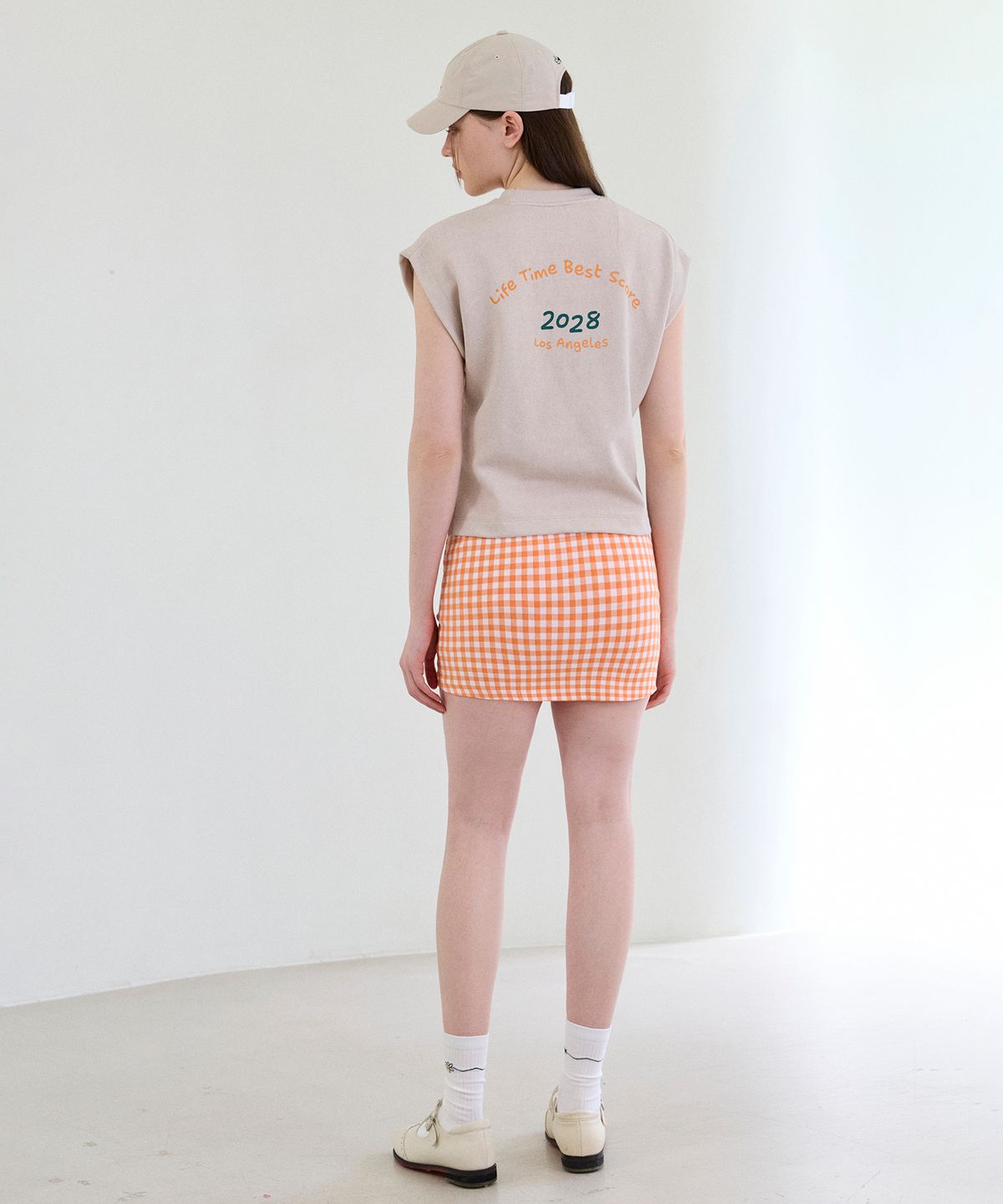 칸디니(KANDINI) 베이지 피그먼트 슬리브리스 티셔츠