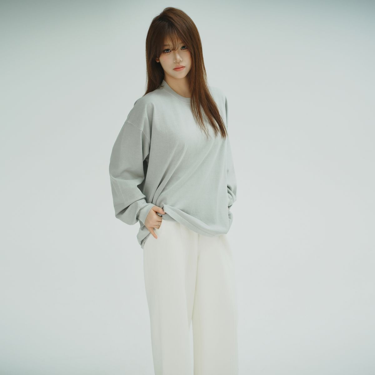 아키아(AKIA) 460g 오버사이즈 롱 슬리브 - 피그먼트다잉 [ 문 그레이 ]