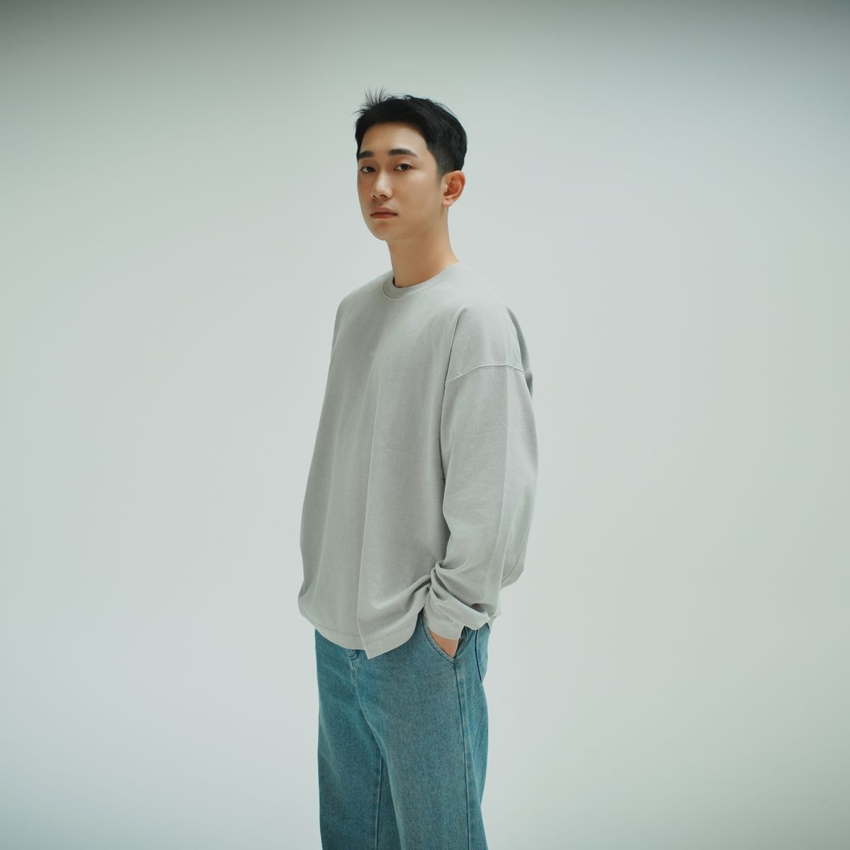 아키아(AKIA) 460g 오버사이즈 롱 슬리브 - 피그먼트다잉 [ 문 그레이 ]