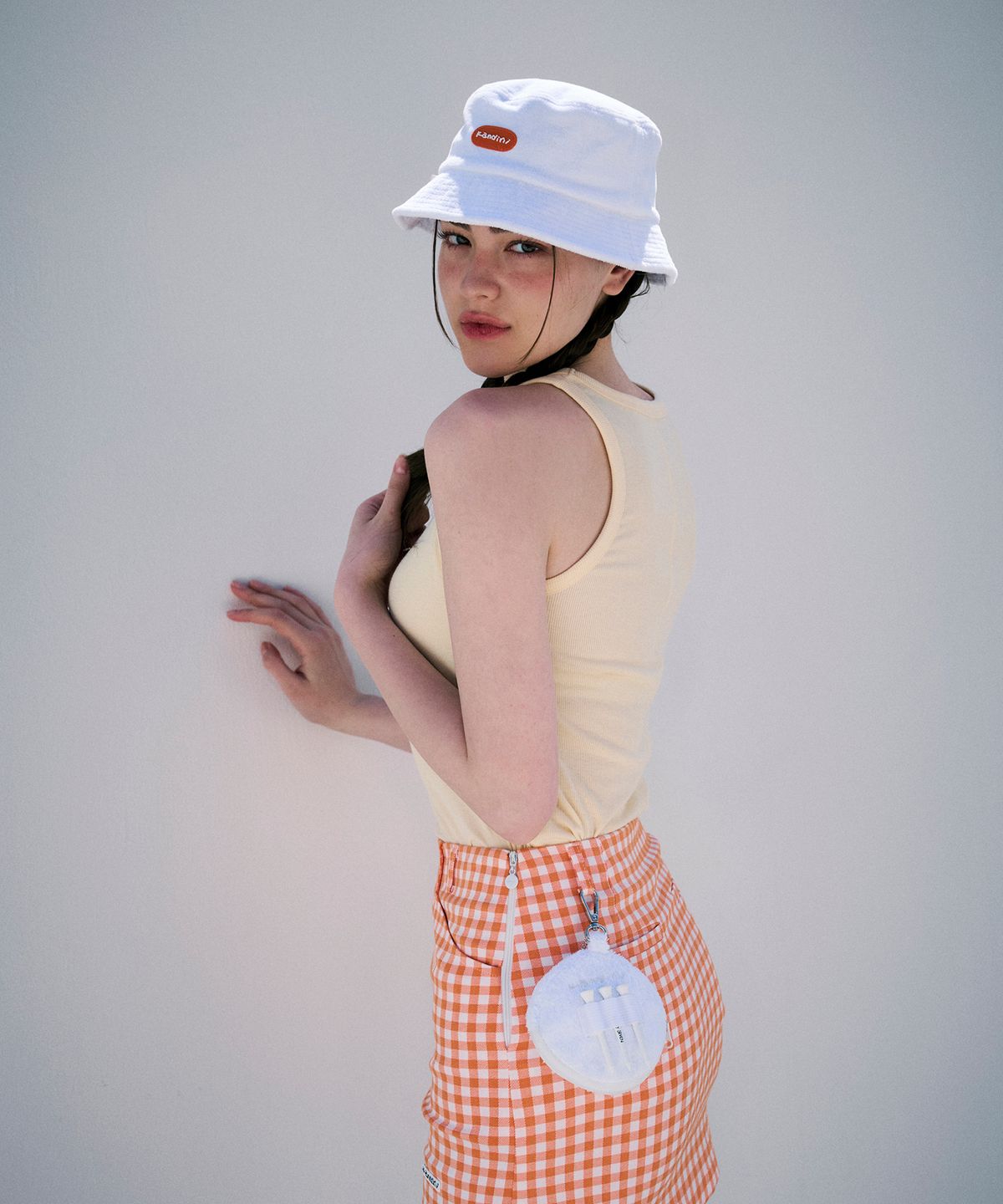 칸디니(KANDINI) 레몬 소프트 골지 슬리브리스 T