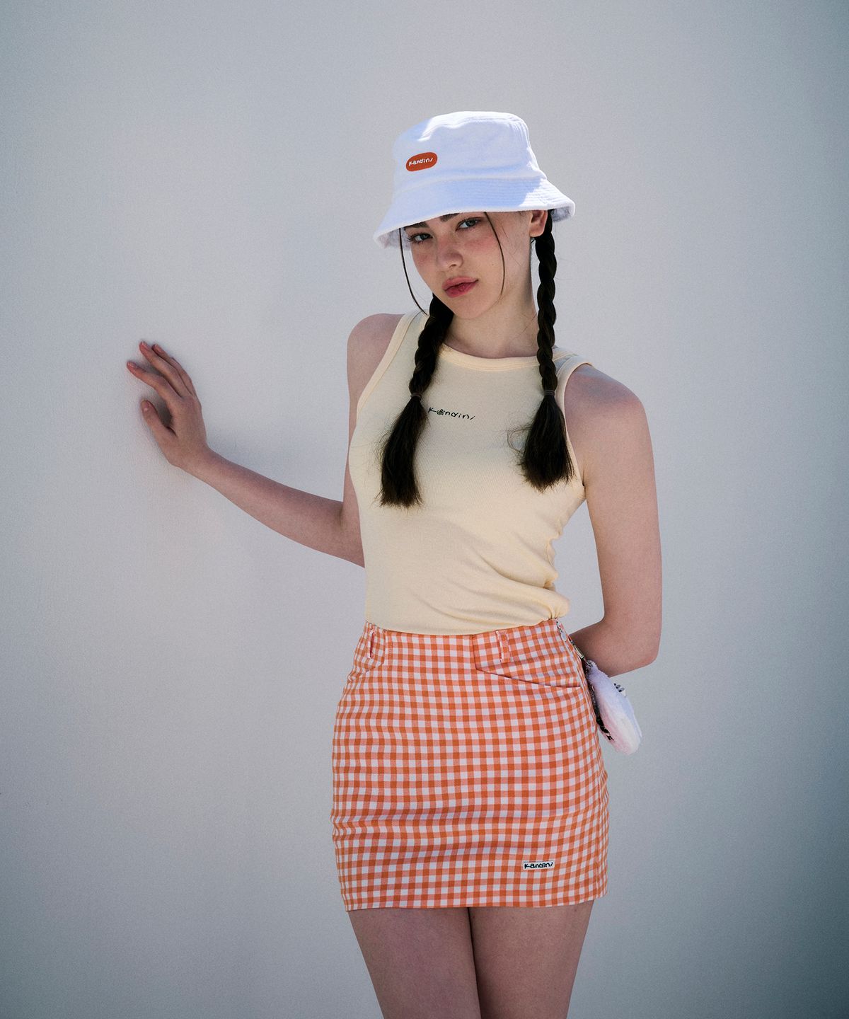 칸디니(KANDINI) 레몬 소프트 골지 슬리브리스 T