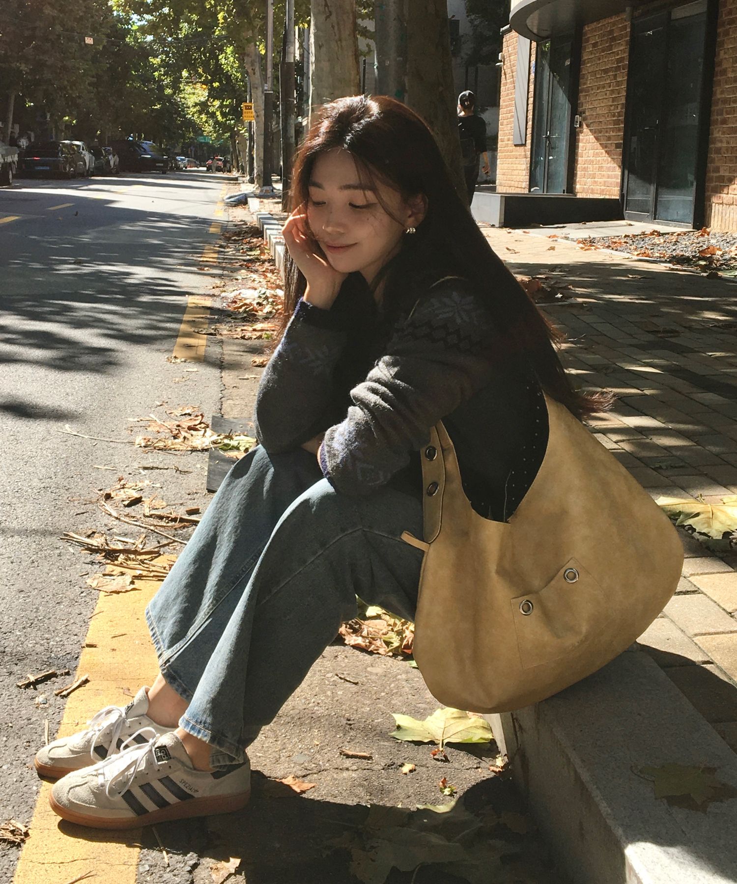 MUSINSA公式 | LETERIE BUCKLE REVERSIBLE SHOULDER BAG_3COLOR