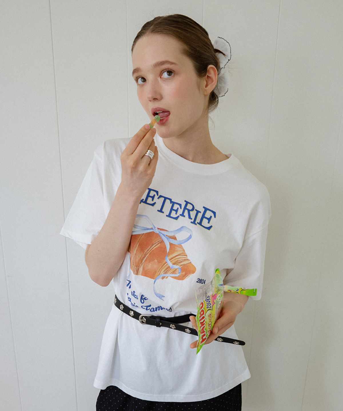 레터리(LETERIE) RIBBON CROISSANT T-SHIRTS_2COLOR