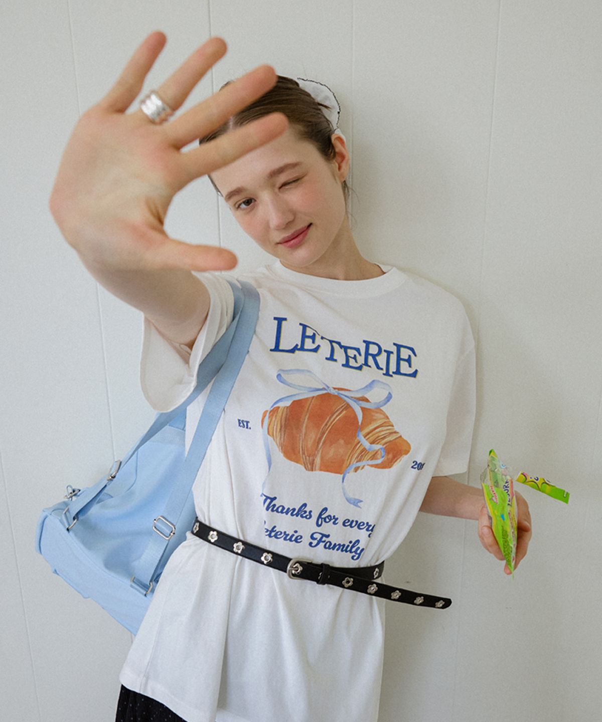 레터리(LETERIE) RIBBON CROISSANT T-SHIRTS_2COLOR