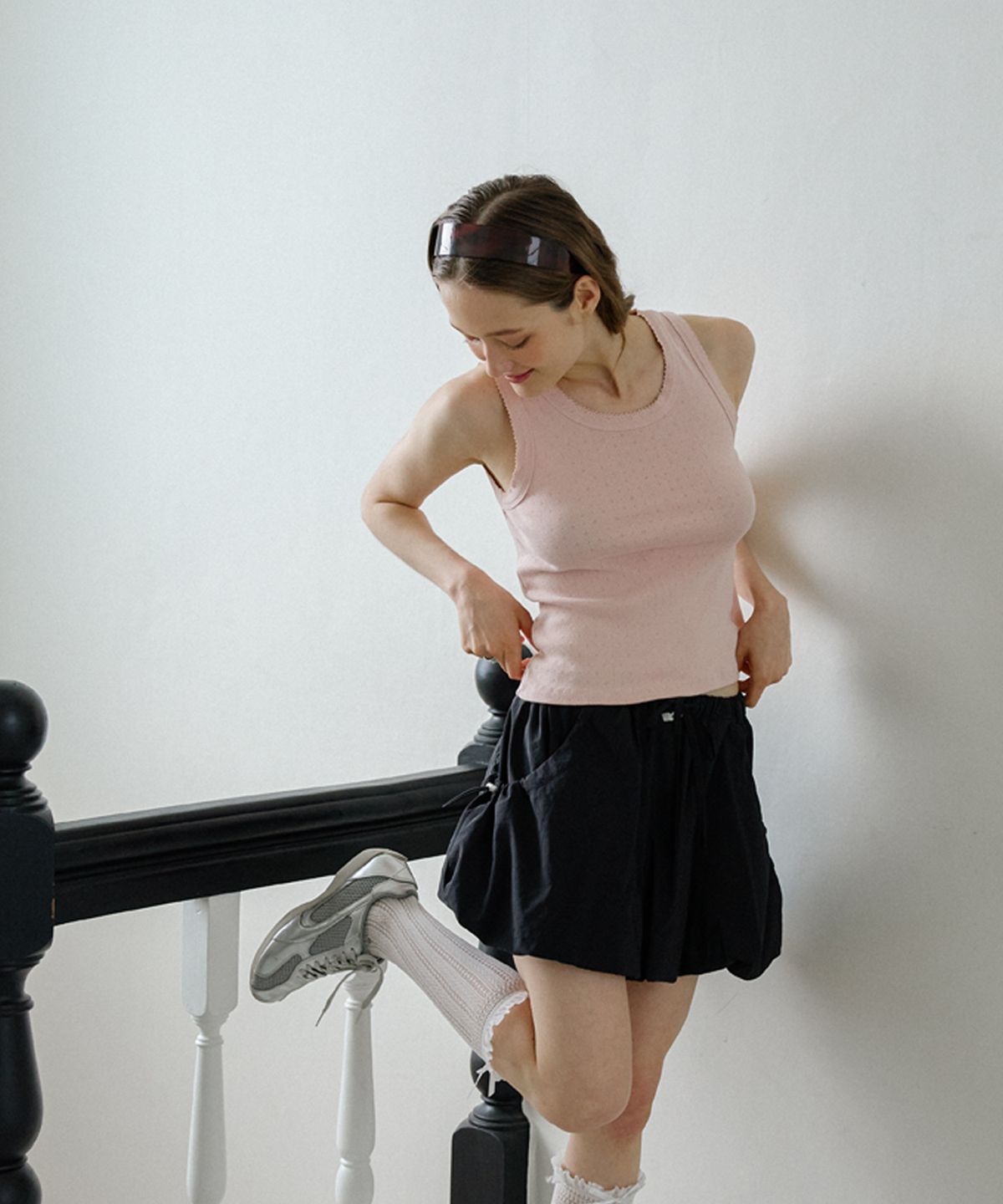 레터리(LETERIE) NYLON STRING BALLOON MINI SKIRT_BLACK
