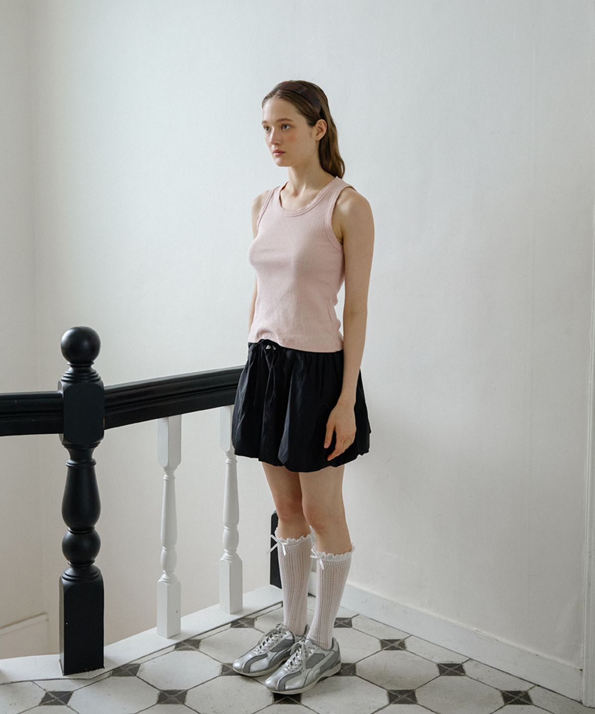 레터리(LETERIE) NYLON STRING BALLOON MINI SKIRT_BLACK