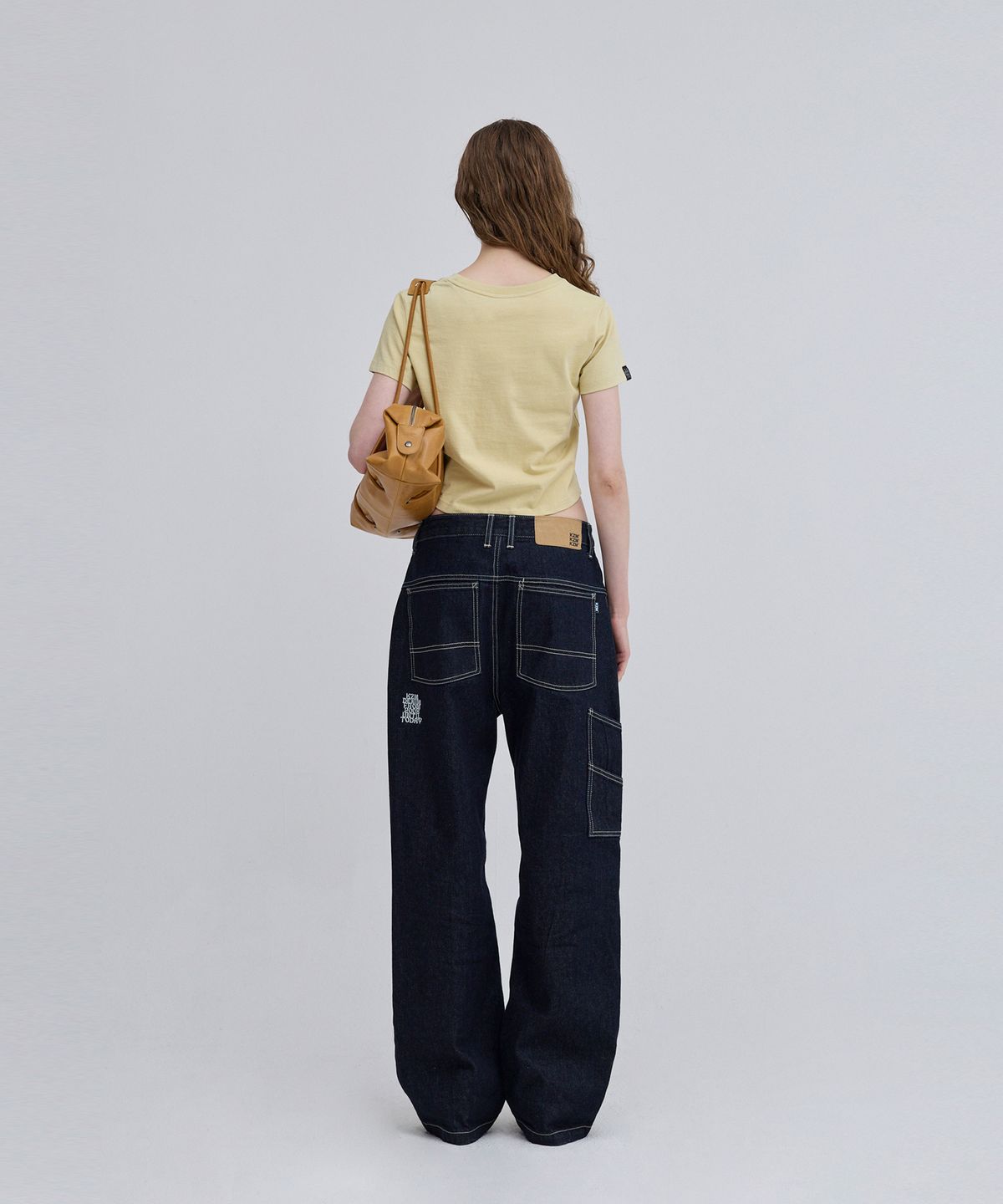 케이지엠(KZM) KZM 로고 크롭 반팔 티셔츠 YELLOW
