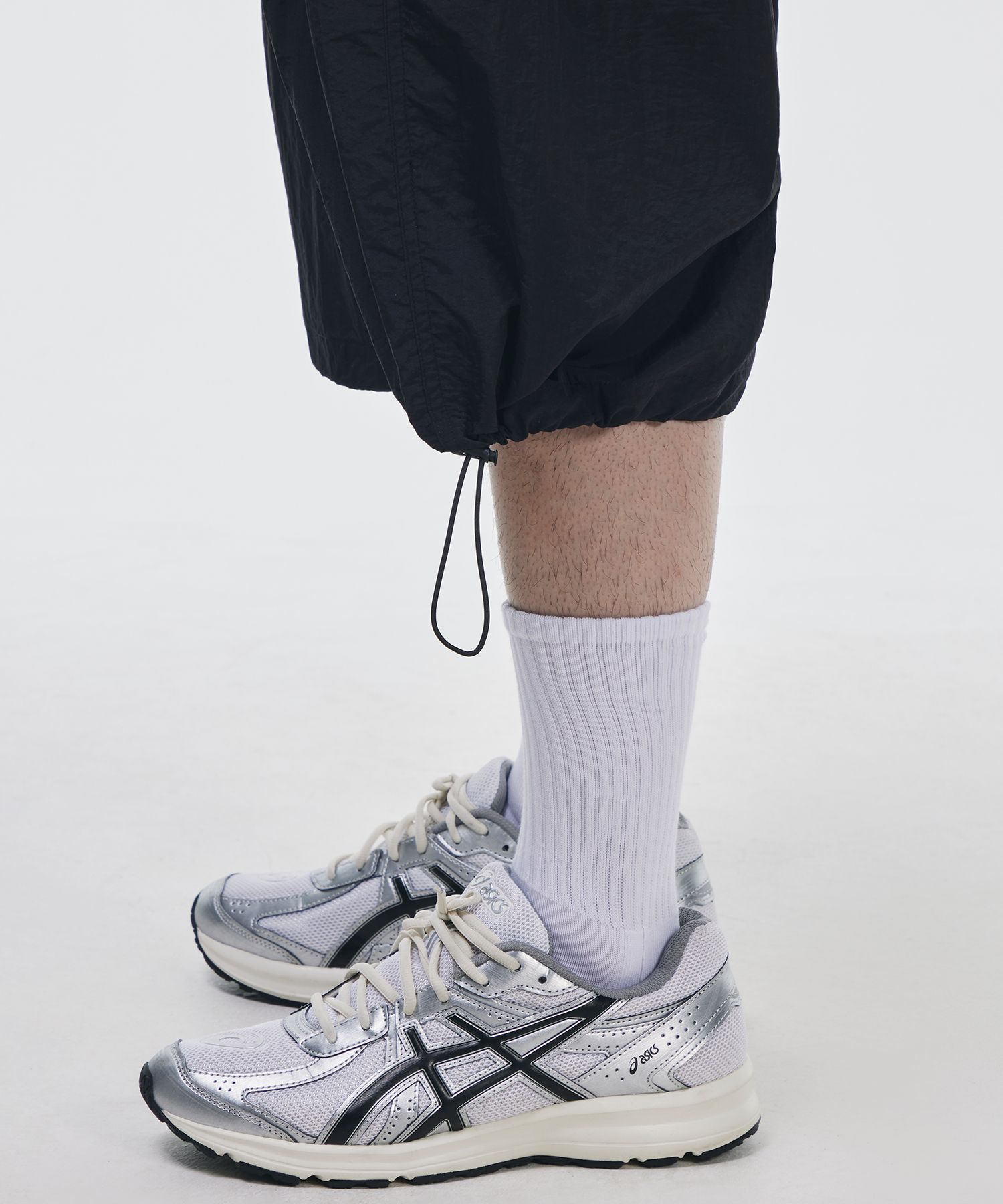 [SIGNATURE] One-tuck banding nylon bermuda pants /追跡付 MUSINSA公式 | SIGNATURE One-Tuck Banding Nylon Bermuda Pants