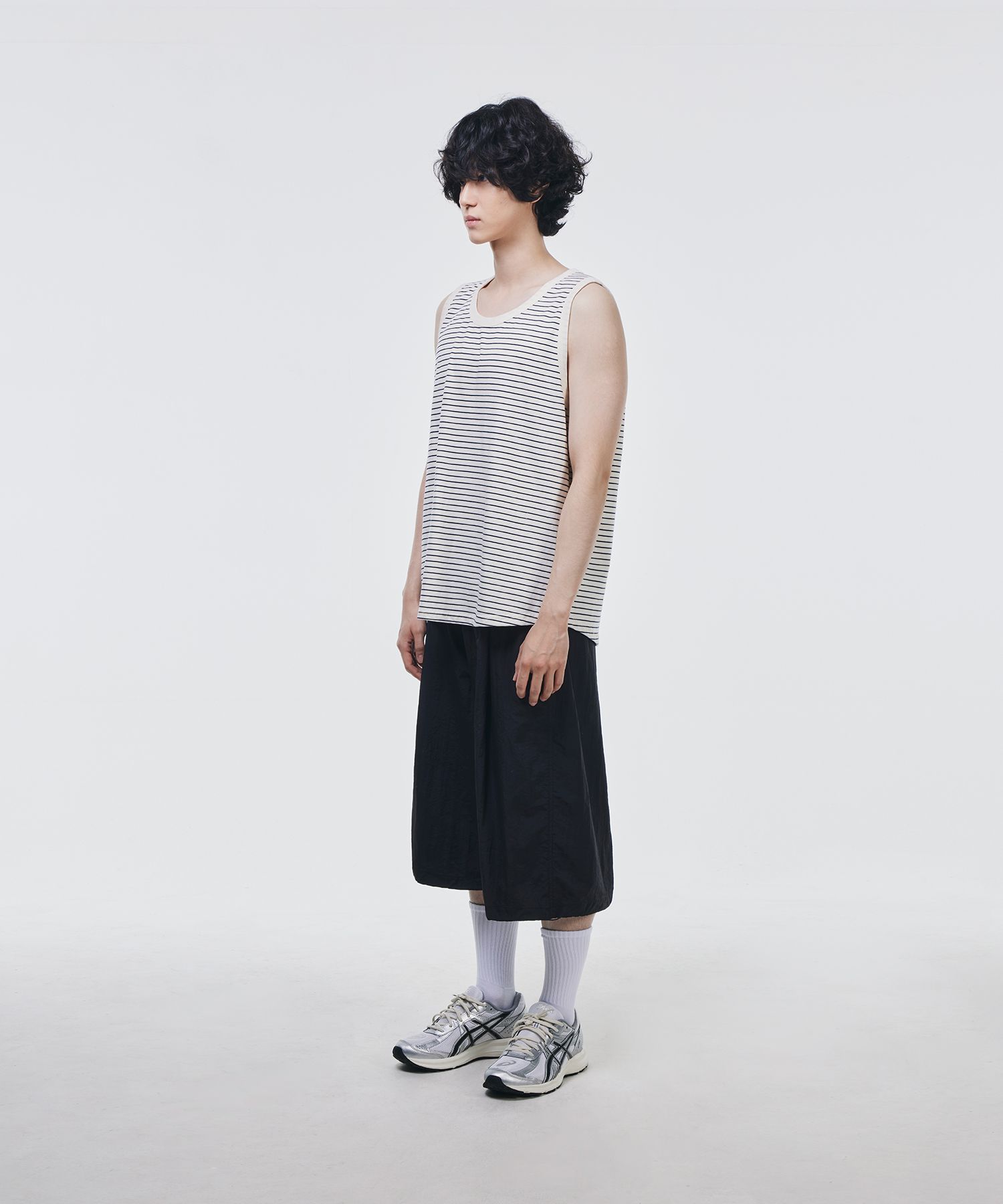 [SIGNATURE] One-tuck banding nylon bermuda pants /追跡付 MUSINSA公式 | SIGNATURE One-Tuck Banding Nylon Bermuda Pants