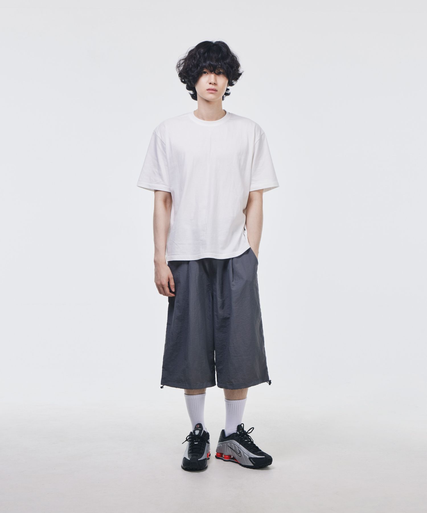[SIGNATURE] One-tuck banding nylon bermuda pants /追跡付 MUSINSA | SIGNATURE One-Tuck Banding Nylon Bermuda Pants [Gray]