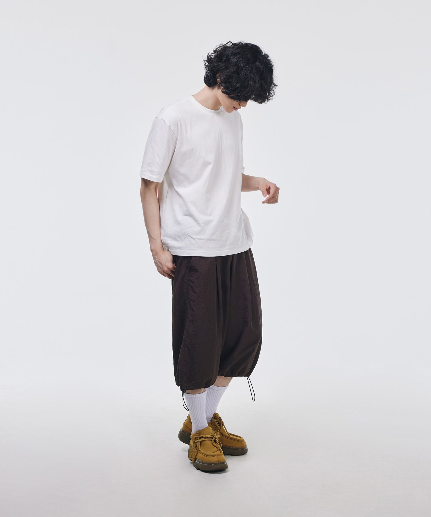[SIGNATURE] One-tuck banding nylon bermuda pants /追跡付 MUSINSA | SIGNATURE One-Tuck Banding Nylon Bermuda Pants [Gray]
