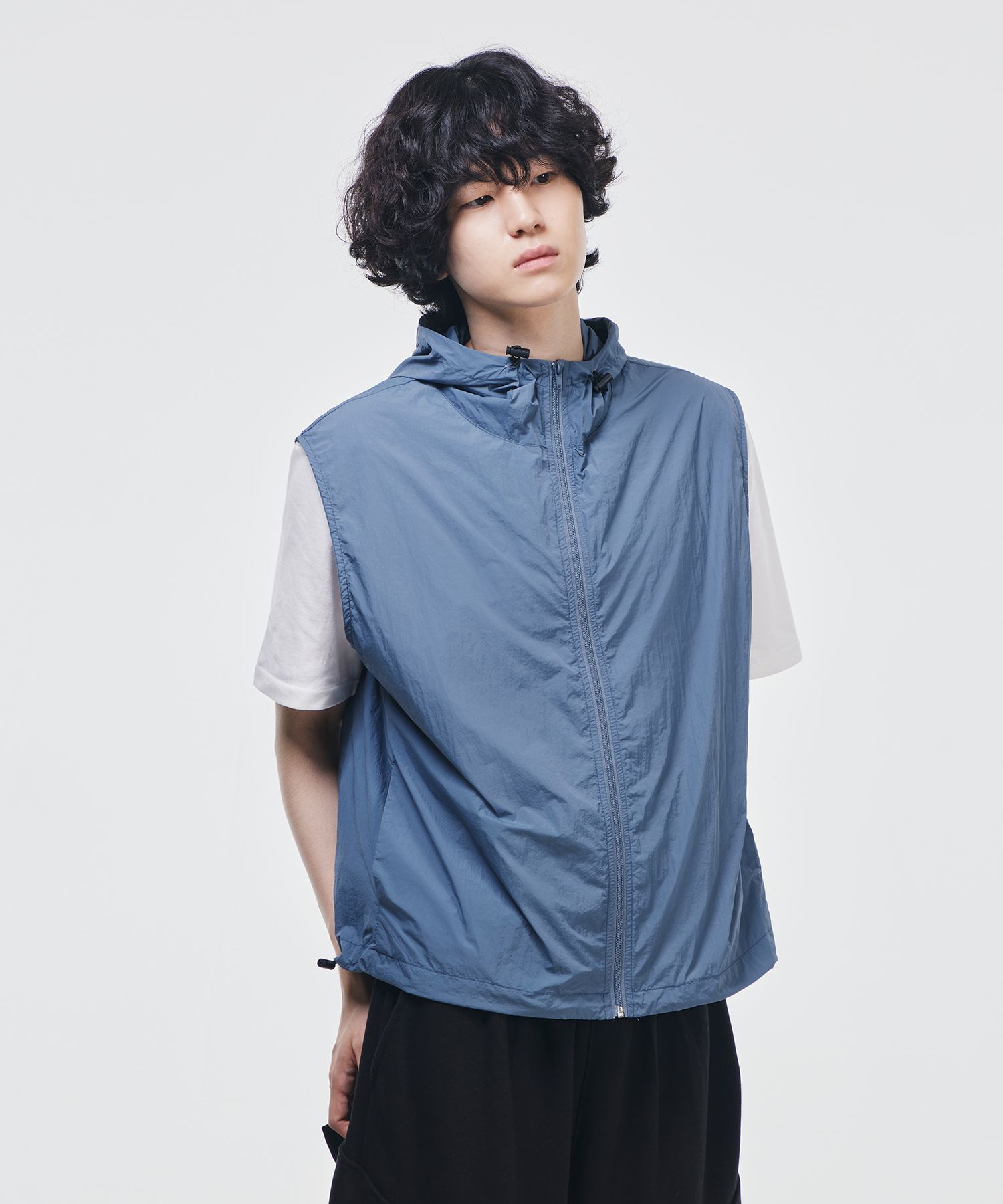 【U LAN】Muse Glossy Nylon Hood Vest THIN NYLON HOOD VEST (3color) - MUCENT | 60% - Asian Fashion