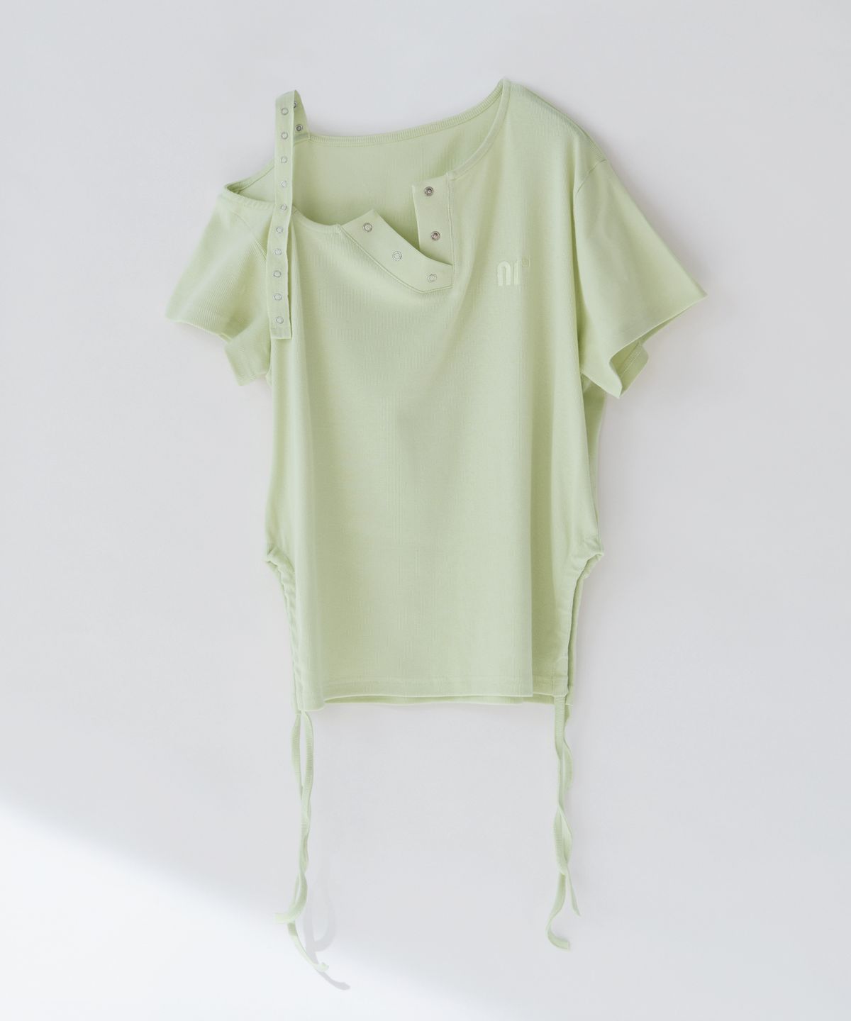 닐링(NILLRING) T18.00 Haff-off-shoulder Short-sleeved T-shirt _ Lime
