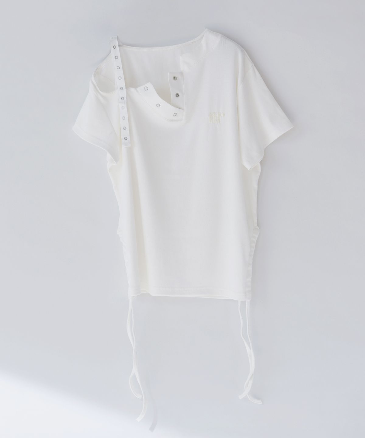 닐링(NILLRING) T18.00 Haff-off-shoulder Short-sleeved T-shirt _ White