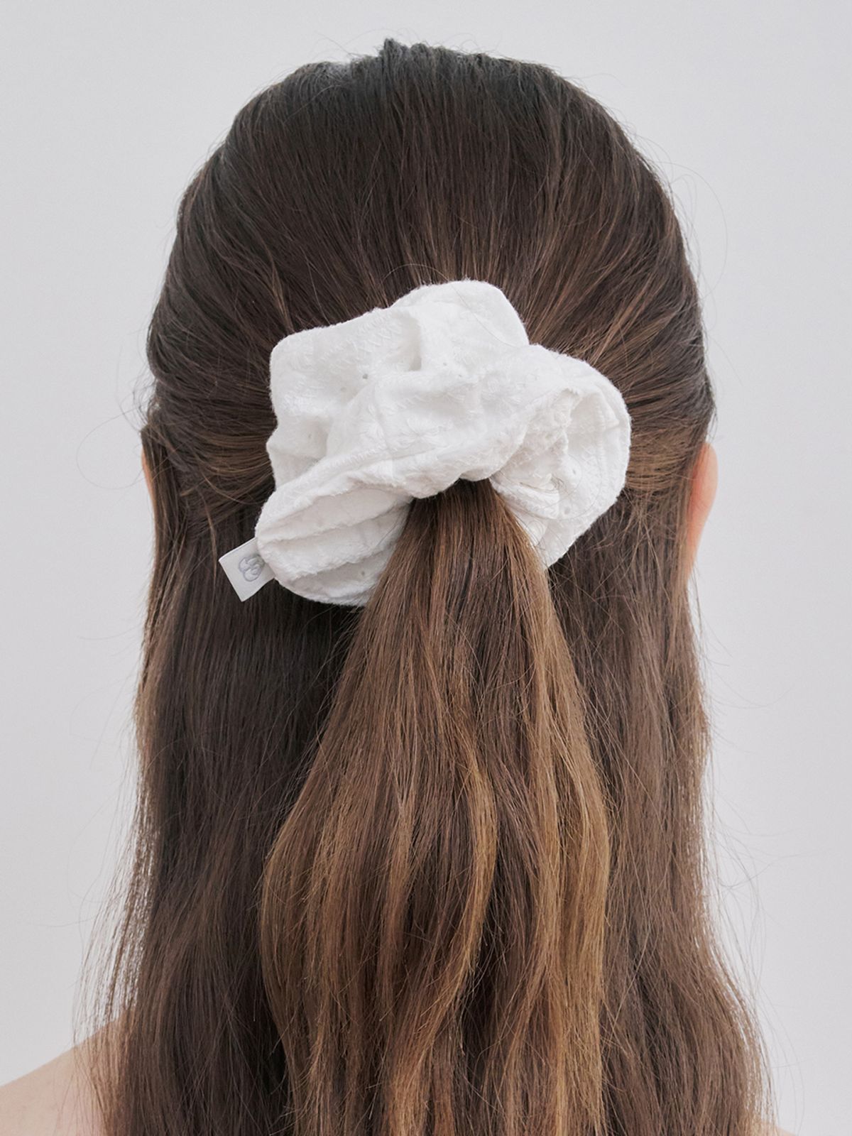 앵브록스(ENGBROX) daisy eyelet scrunchie