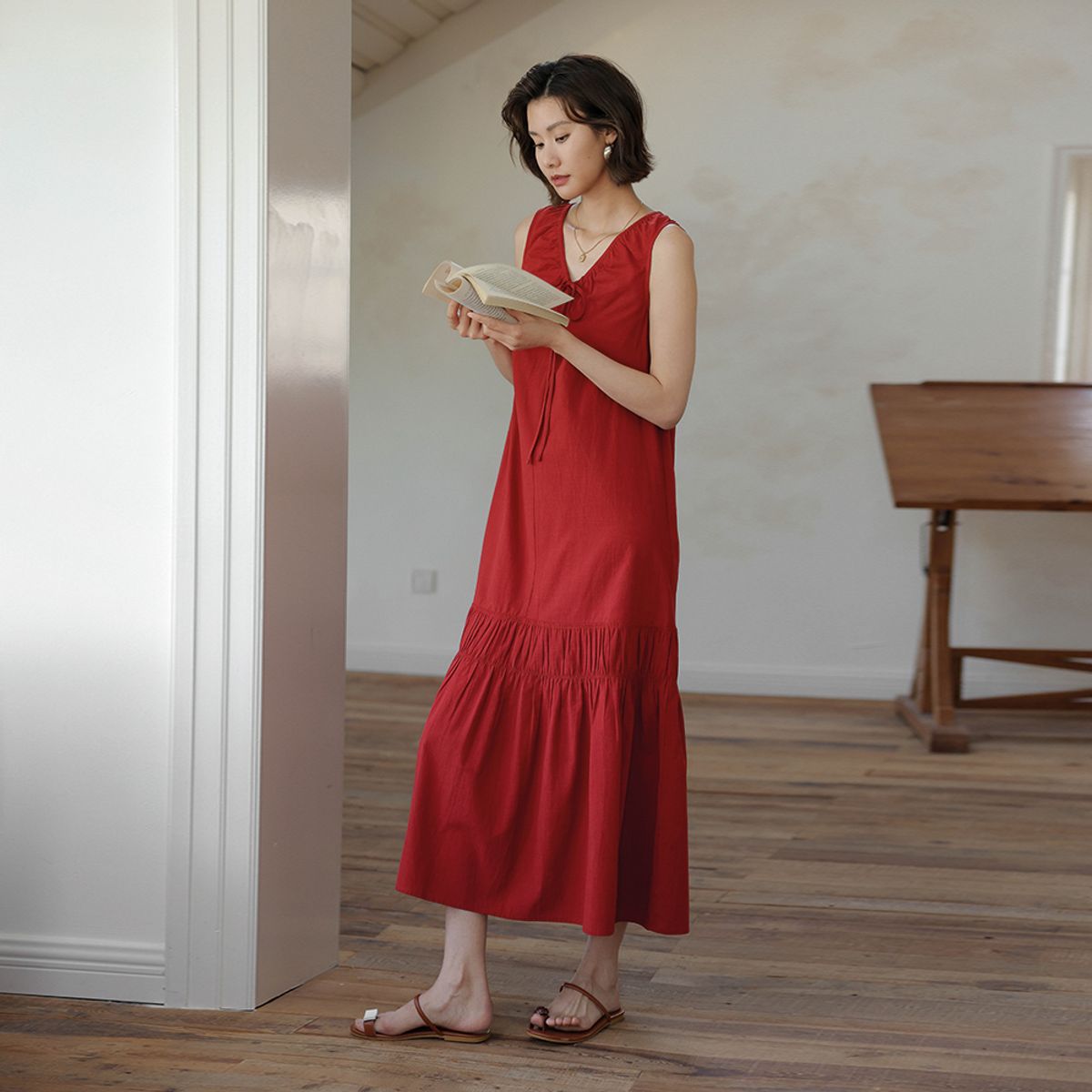 랭썬(LANGSON) LS_Niche v-neck red dress