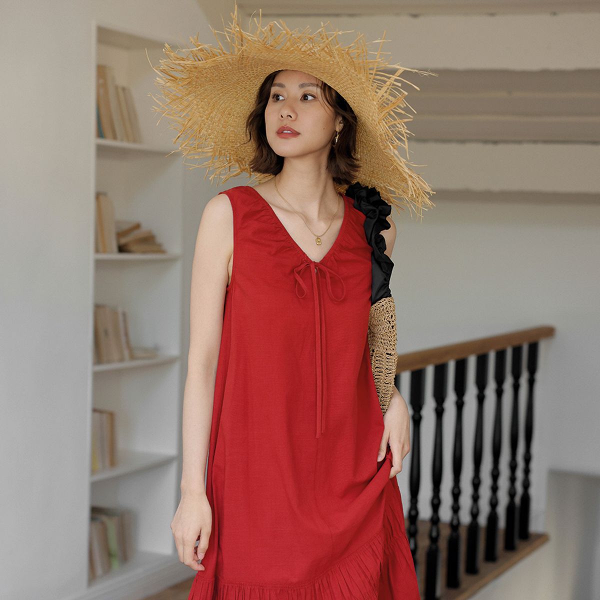 랭썬(LANGSON) LS_Niche v-neck red dress