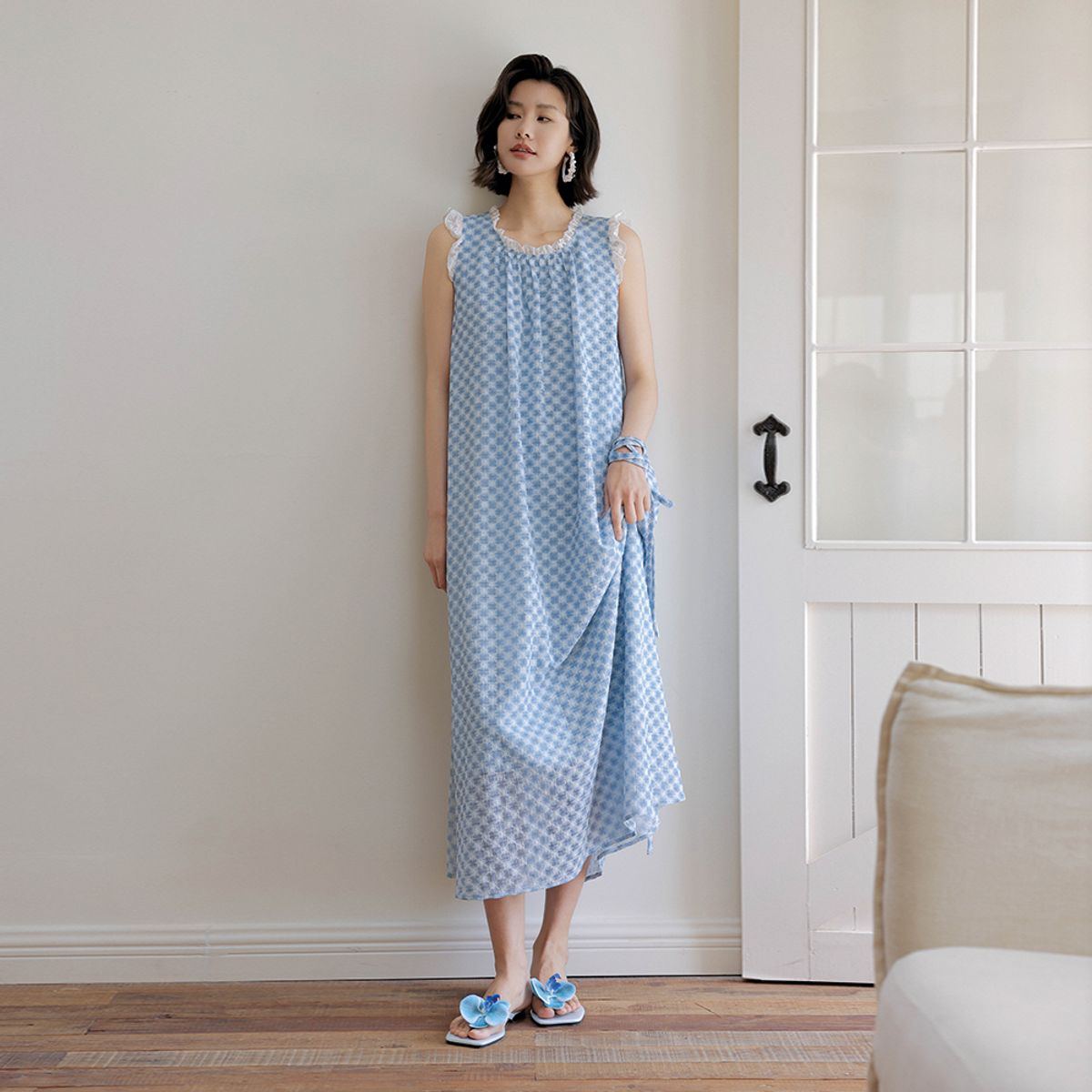 랭썬(LANGSON) LS_Lace stitched sleeveless dress