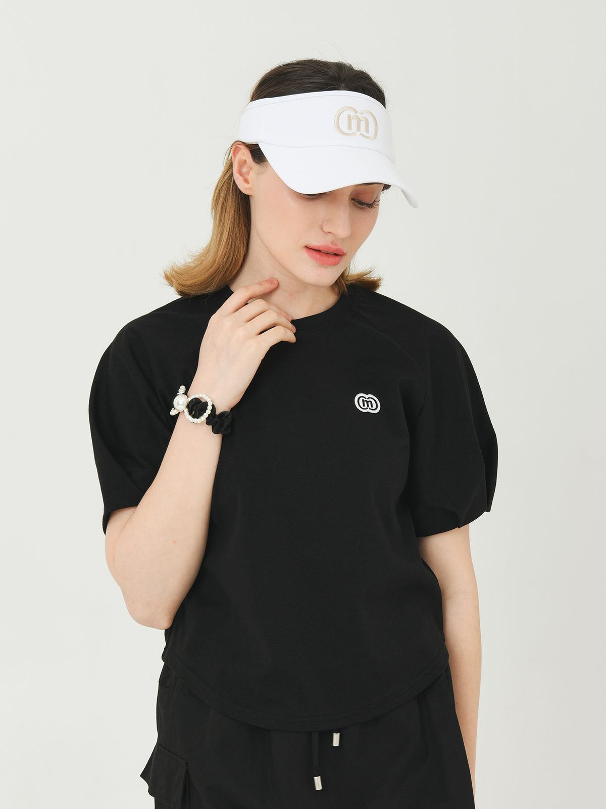두유노우엠씨(DOYOUKNOWMC) 나글란 퍼프 슬리브 블랙 반팔 티셔츠