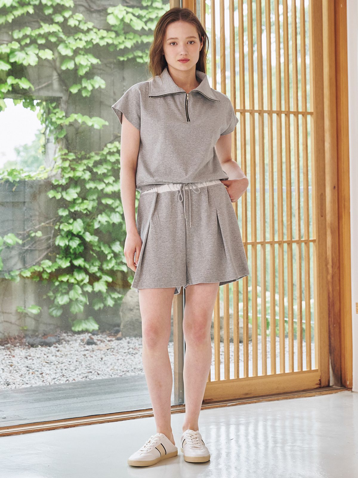 누브(NOUVE) 캡슬리브 하프 집업 티셔츠 - 멜란지 / Cap Sleeve Half Zip Up T-Shirts - Melange Gray