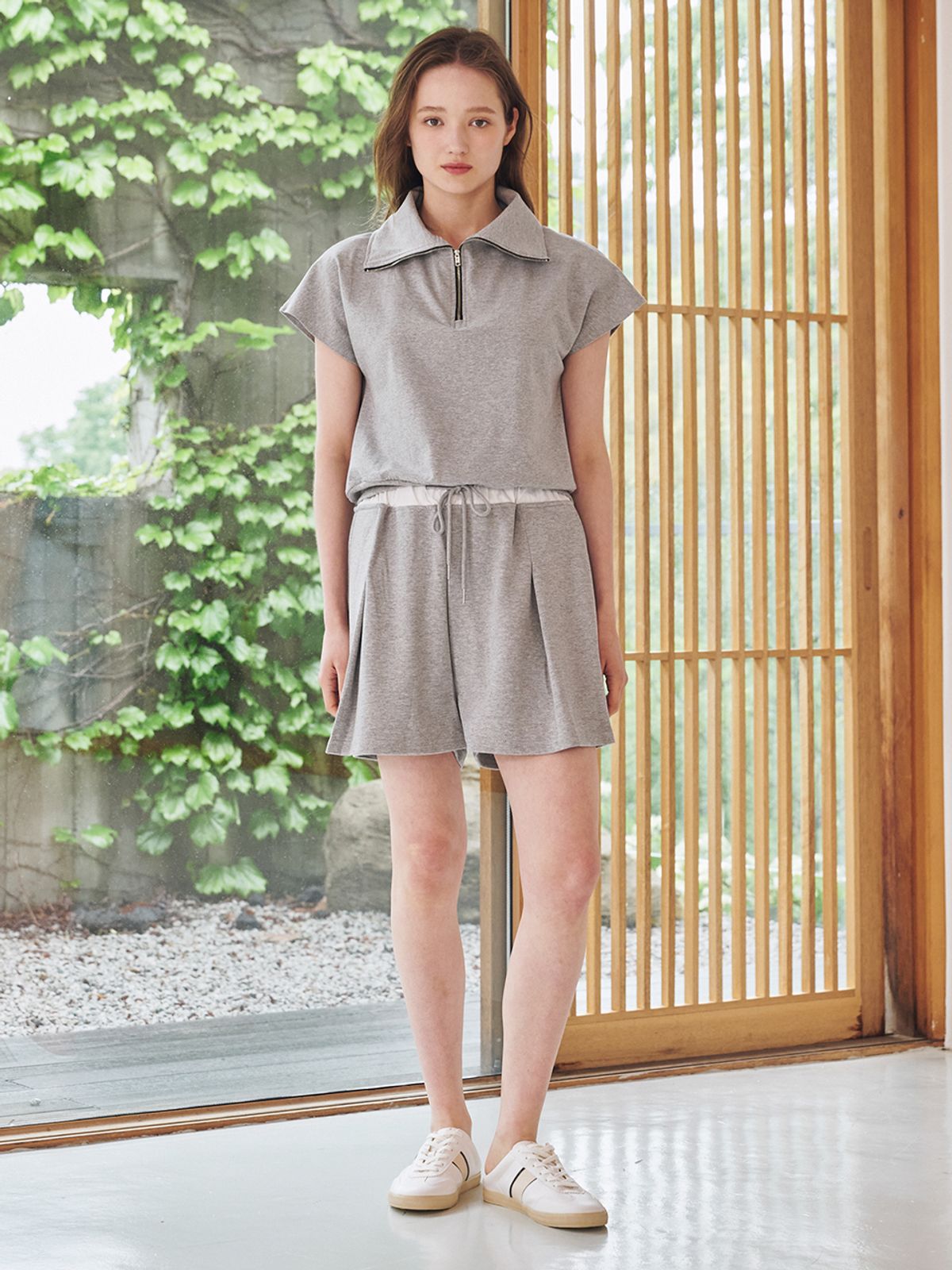 누브(NOUVE) 캡슬리브 하프 집업 티셔츠 - 멜란지 / Cap Sleeve Half Zip Up T-Shirts - Melange Gray
