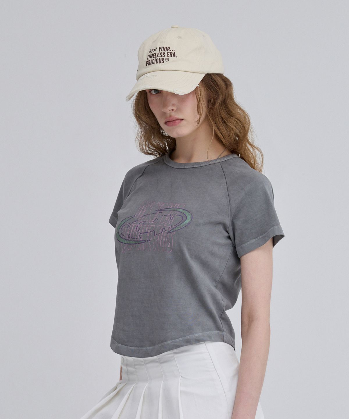 케이지엠(KZM) 레글런 피그 반팔 티셔츠 CHARCOAL