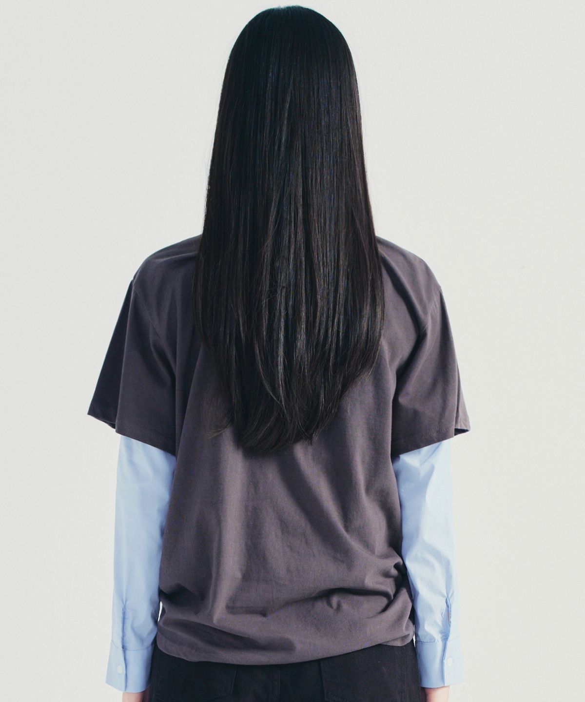 닉앤니콜(NICK&NICOLE) BIG ROSE SLEEVE TOP_CHARCOAL BLACK