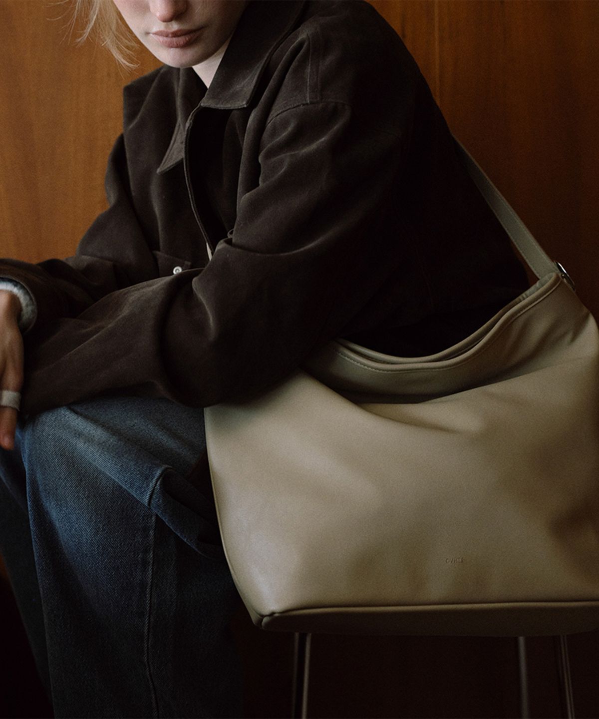 오브히(OVHEE) 포에 버킷백 Poe Bucket Bag_Toffee