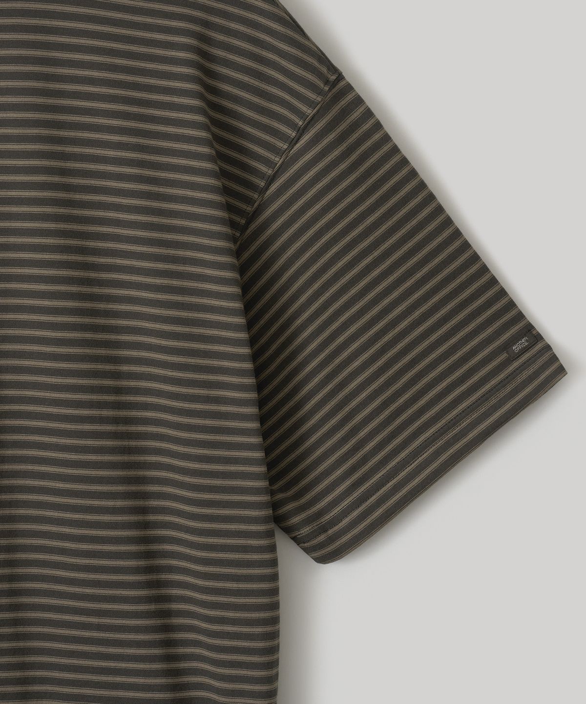 어나더 오피스(ANOTHER OFFICE) Brief Stripe Short Sleeve T (Charcoal)