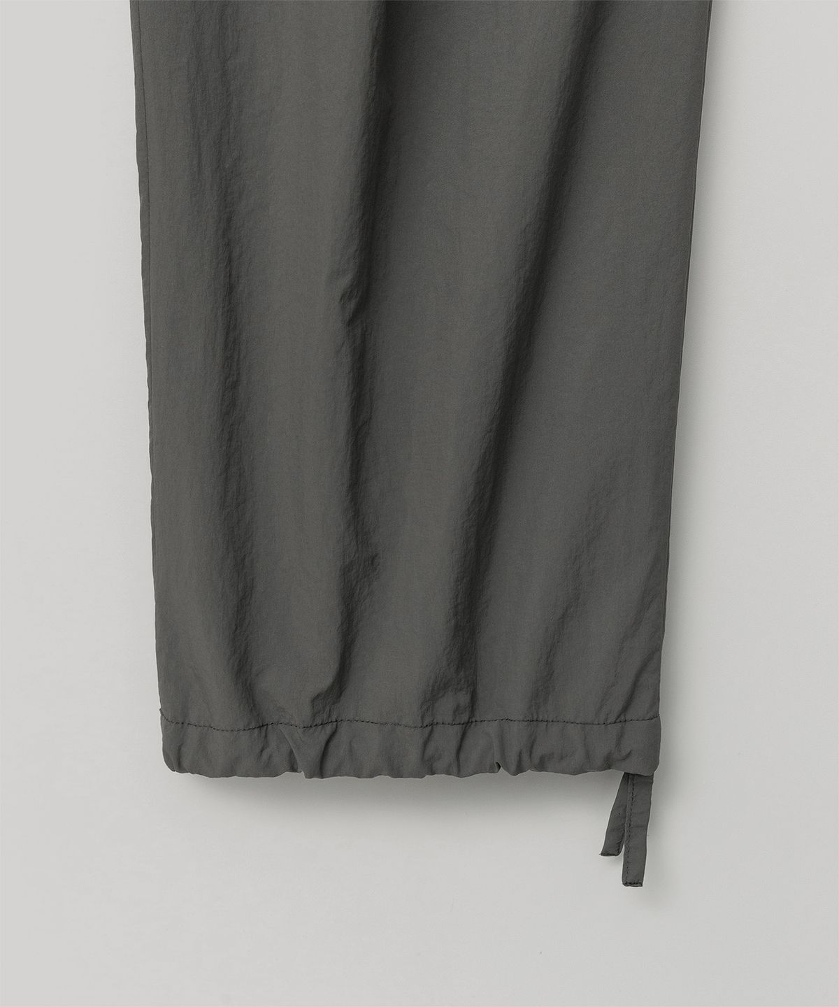 어나더 오피스(ANOTHER OFFICE) Flow Banding Easy Pants (Graphite)