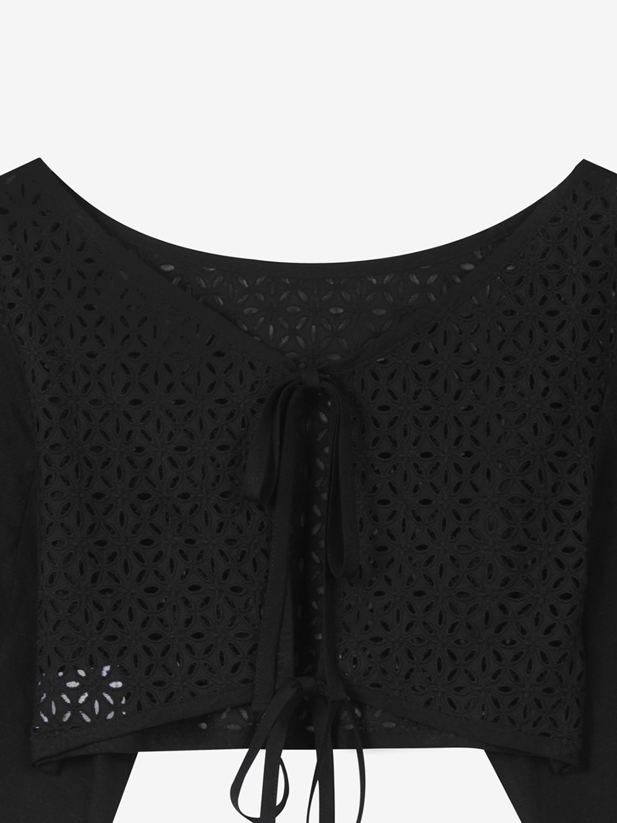 엘유브이엠(LUVM) PUNCHING OPEN BACK BLOUSE_BLACK