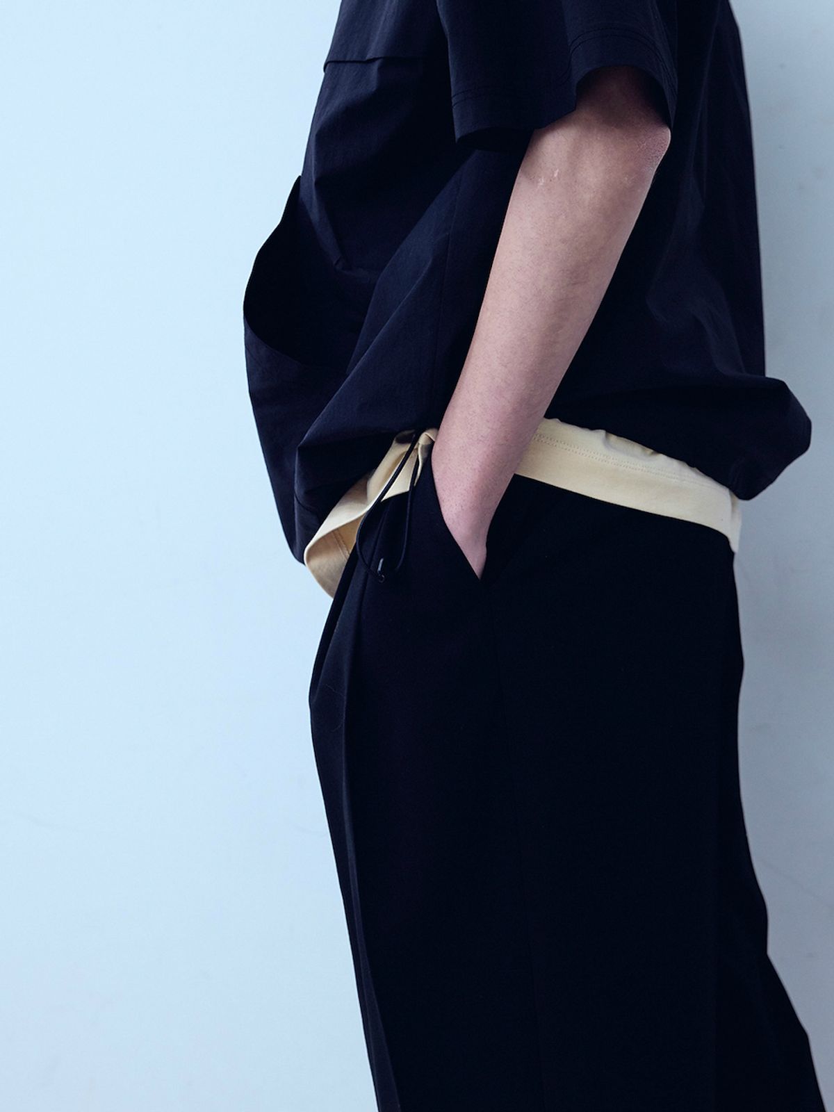 엘유브이엠(LUVM) WIDE BERMUDA PANTS FOR MEN_BLACK