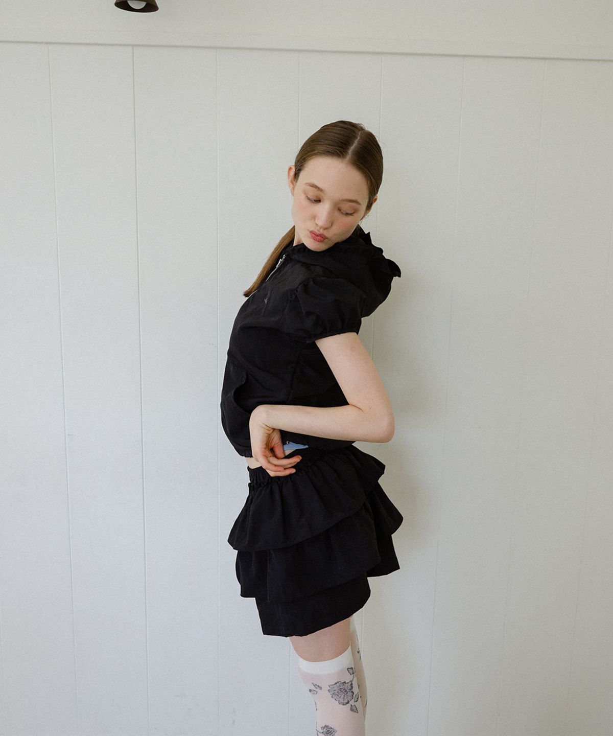 레터리(LETERIE) NYLON FRILL PANTS_BLACK