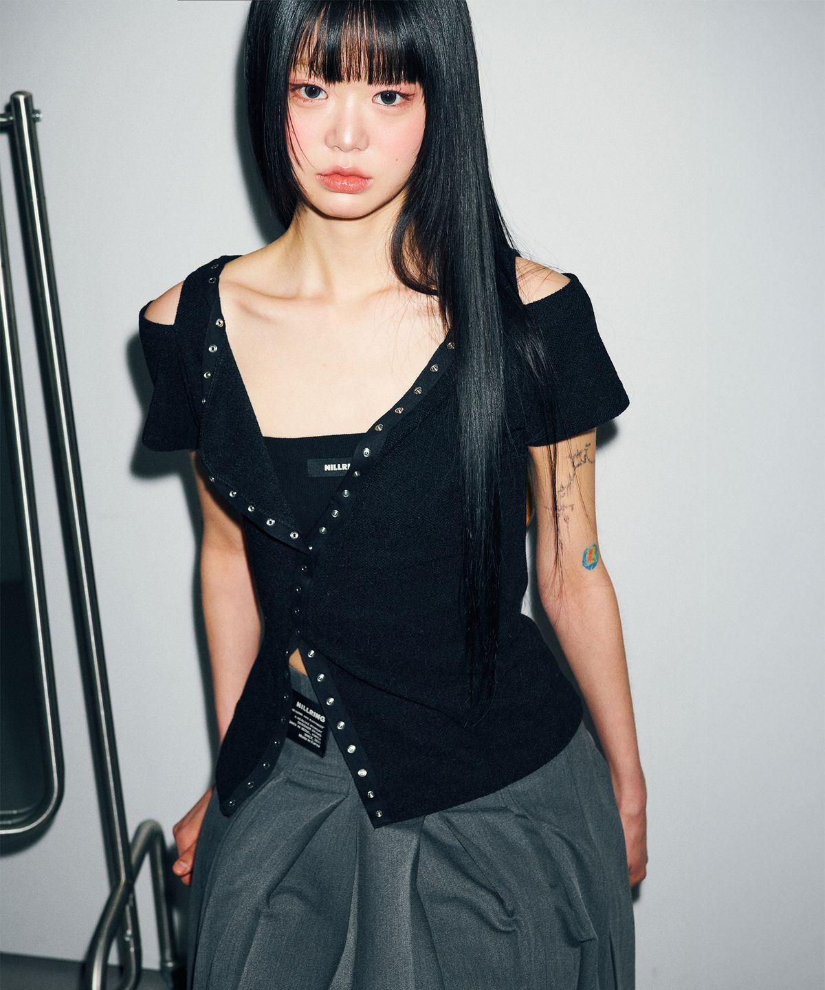 닐링(NILLRING) T19.00 Snep point Short-sleeved cardigan _ Black